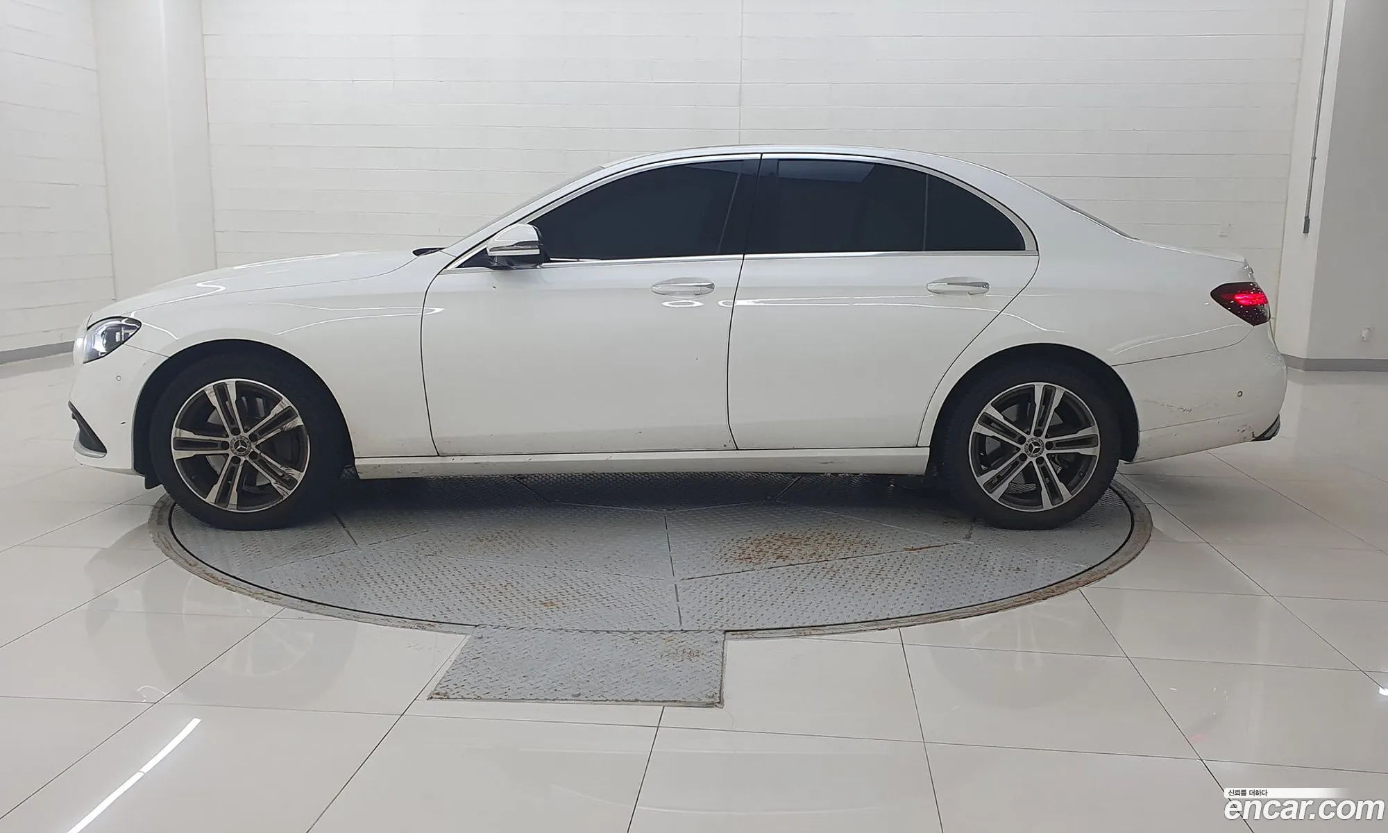 Mercedes E-Class W213 E350 4Matic Avant Garde - фотография 19074803
