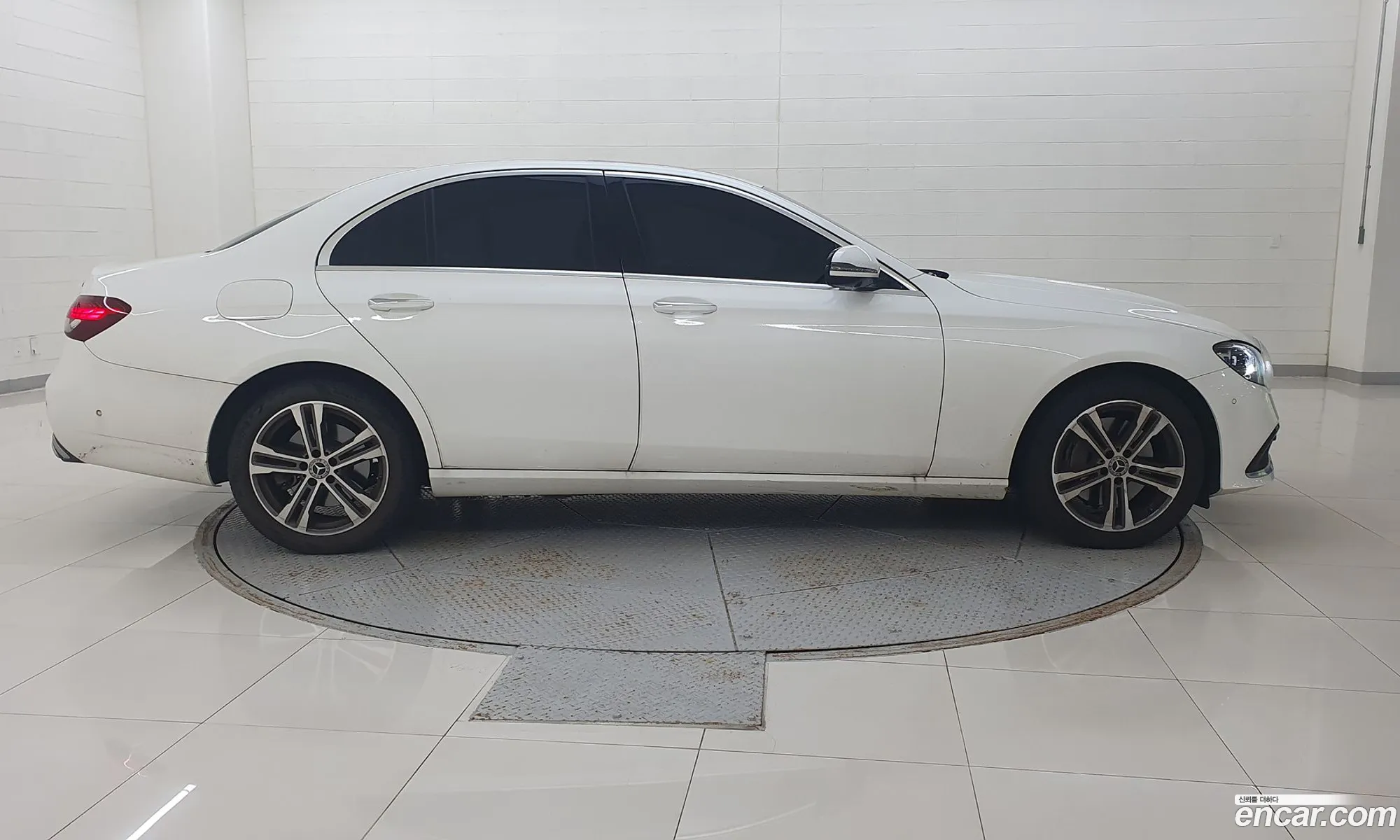 Mercedes E-Class W213 E350 4Matic Avant Garde - фотография 19074807