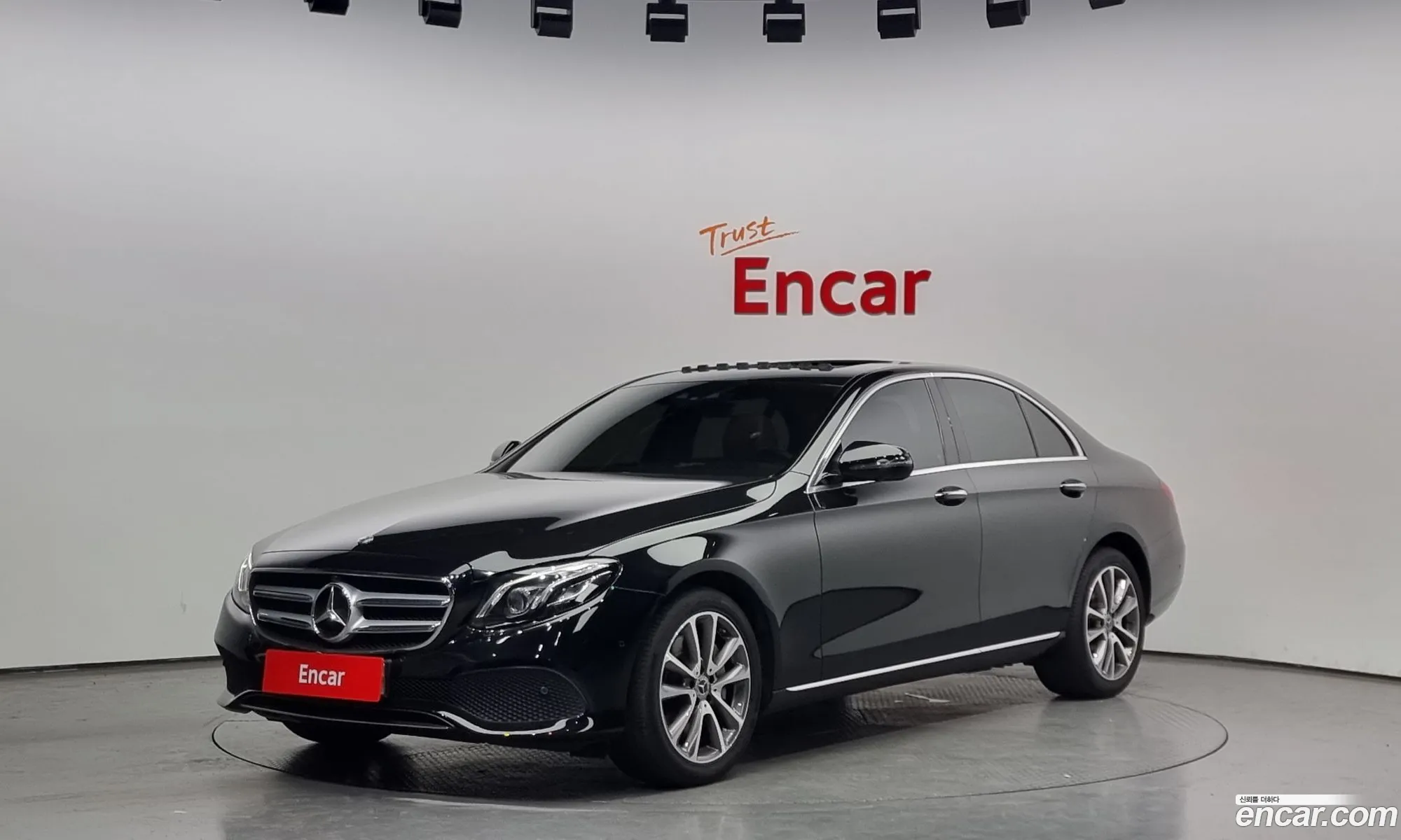 Mercedes E-Class W213 E300 4Matic Avant Garde - фотография 19049562