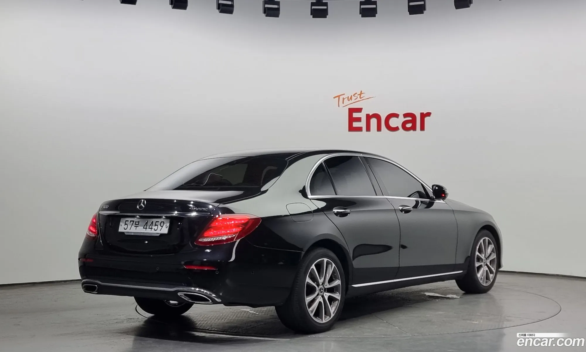 Mercedes E-Class W213 E300 4Matic Avant Garde - фотография 19049563