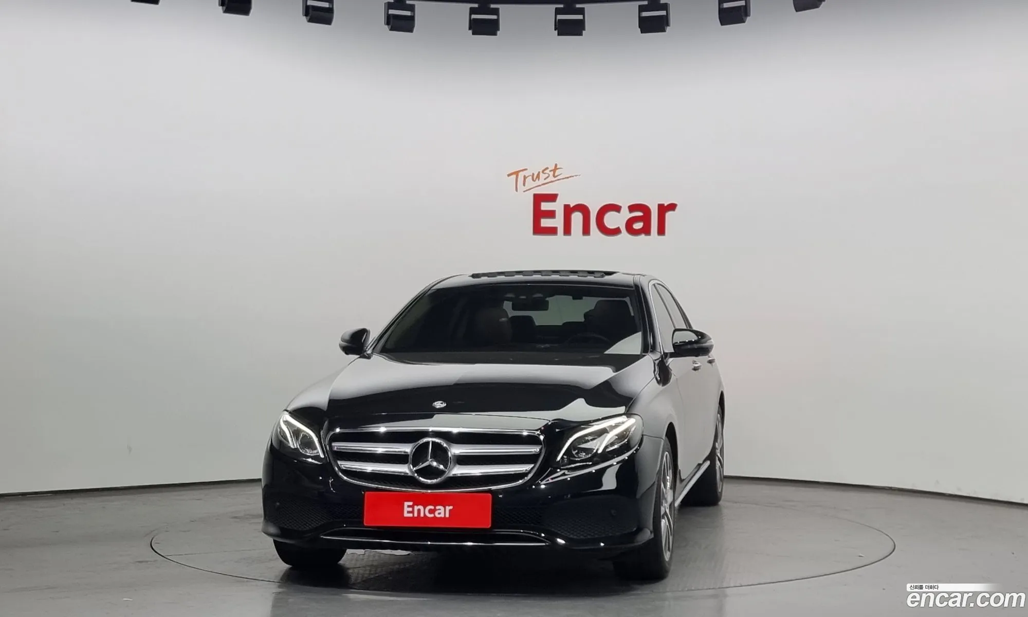 Mercedes E-Class W213 E300 4Matic Avant Garde - фотография 19049564