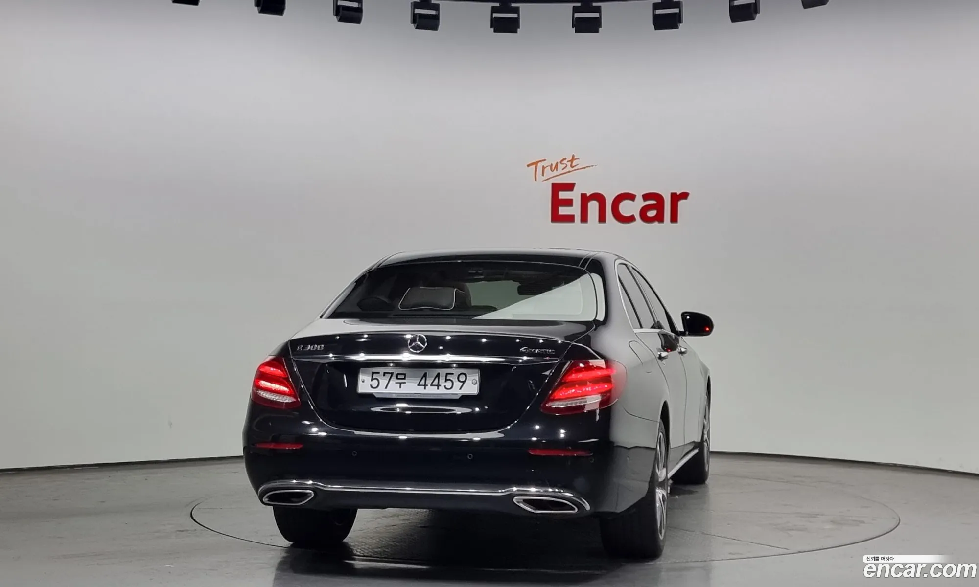 Mercedes E-Class W213 E300 4Matic Avant Garde - фотография 19049565