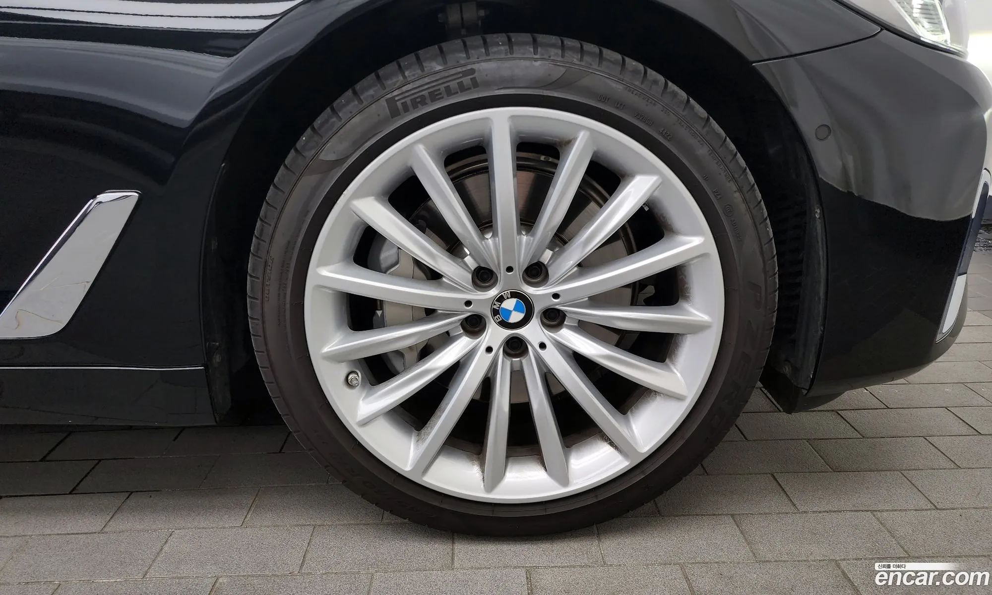 BMW 5 Series G30 530I xDrive Luxury - фотография 17409552
