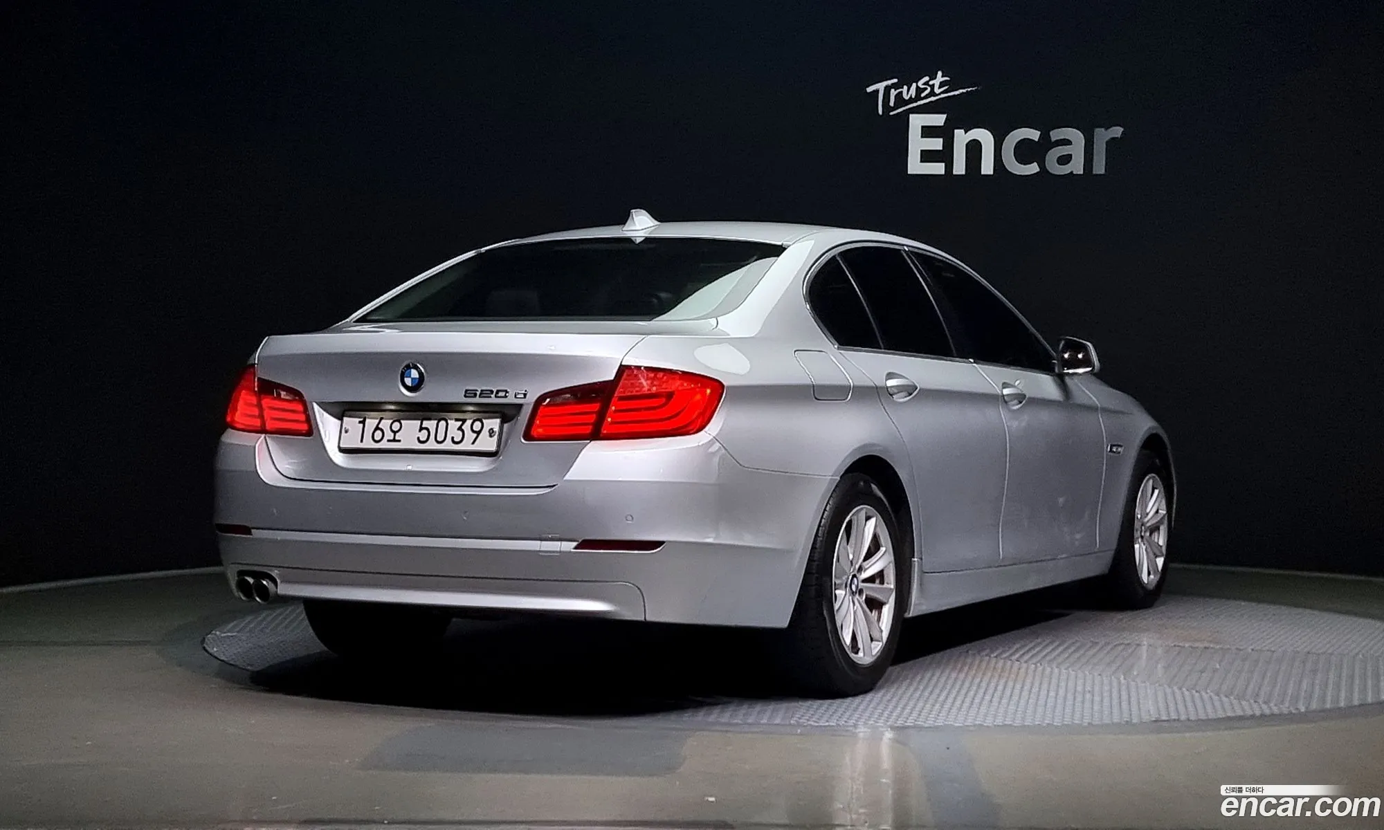 BMW 5 Series F10 520D - фотография 7684928