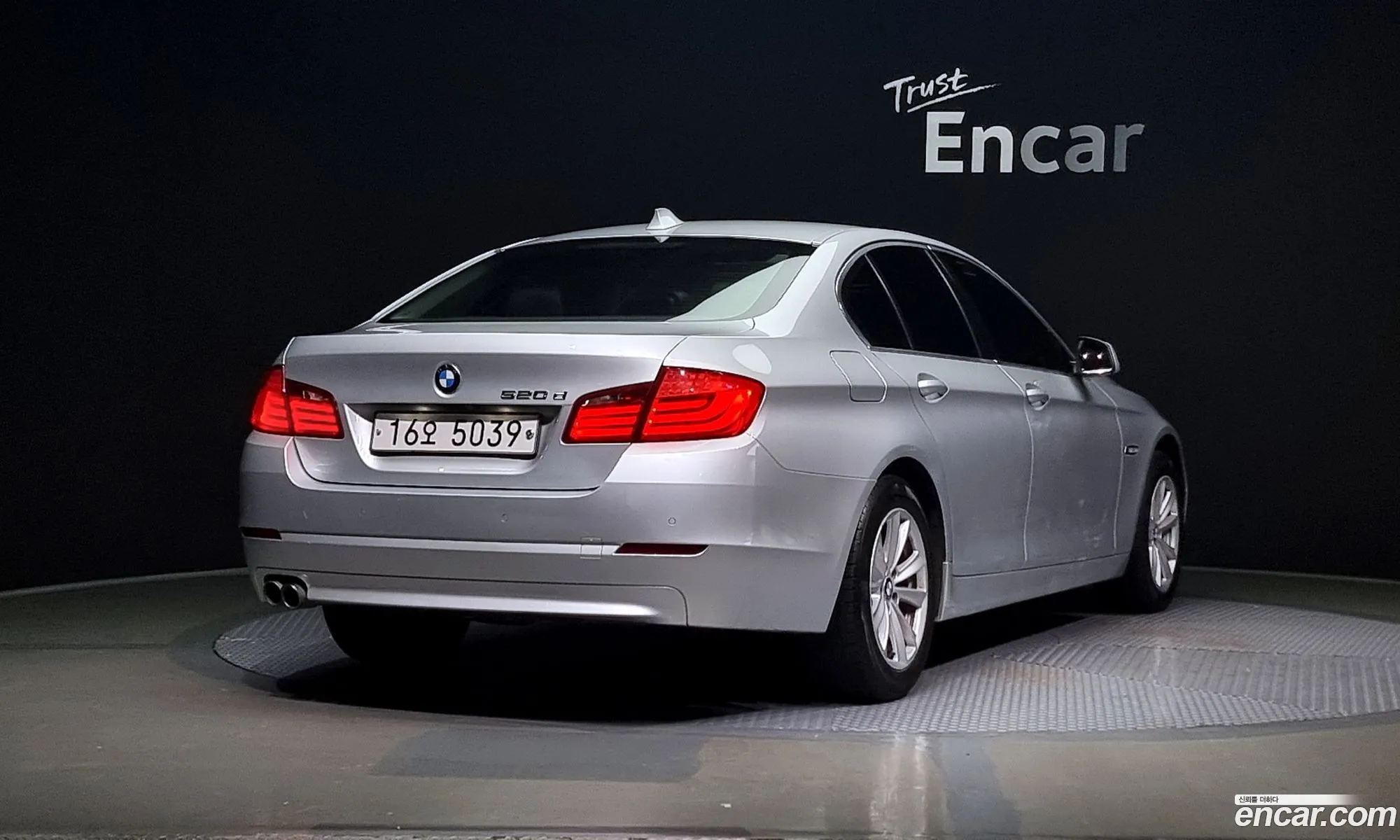 BMW 5 Series F10 520D - фотография 7684930