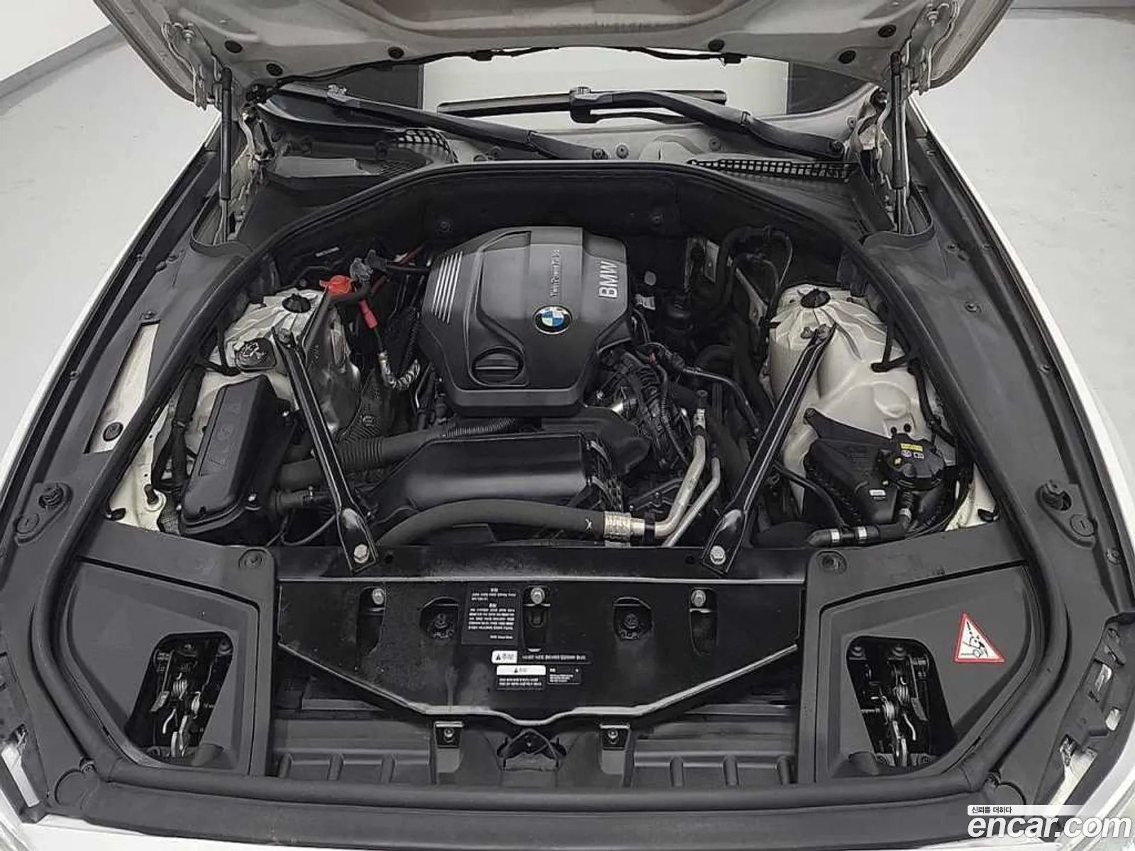 BMW 5 Series F10 520D Luxury Plus - фотография 6656737