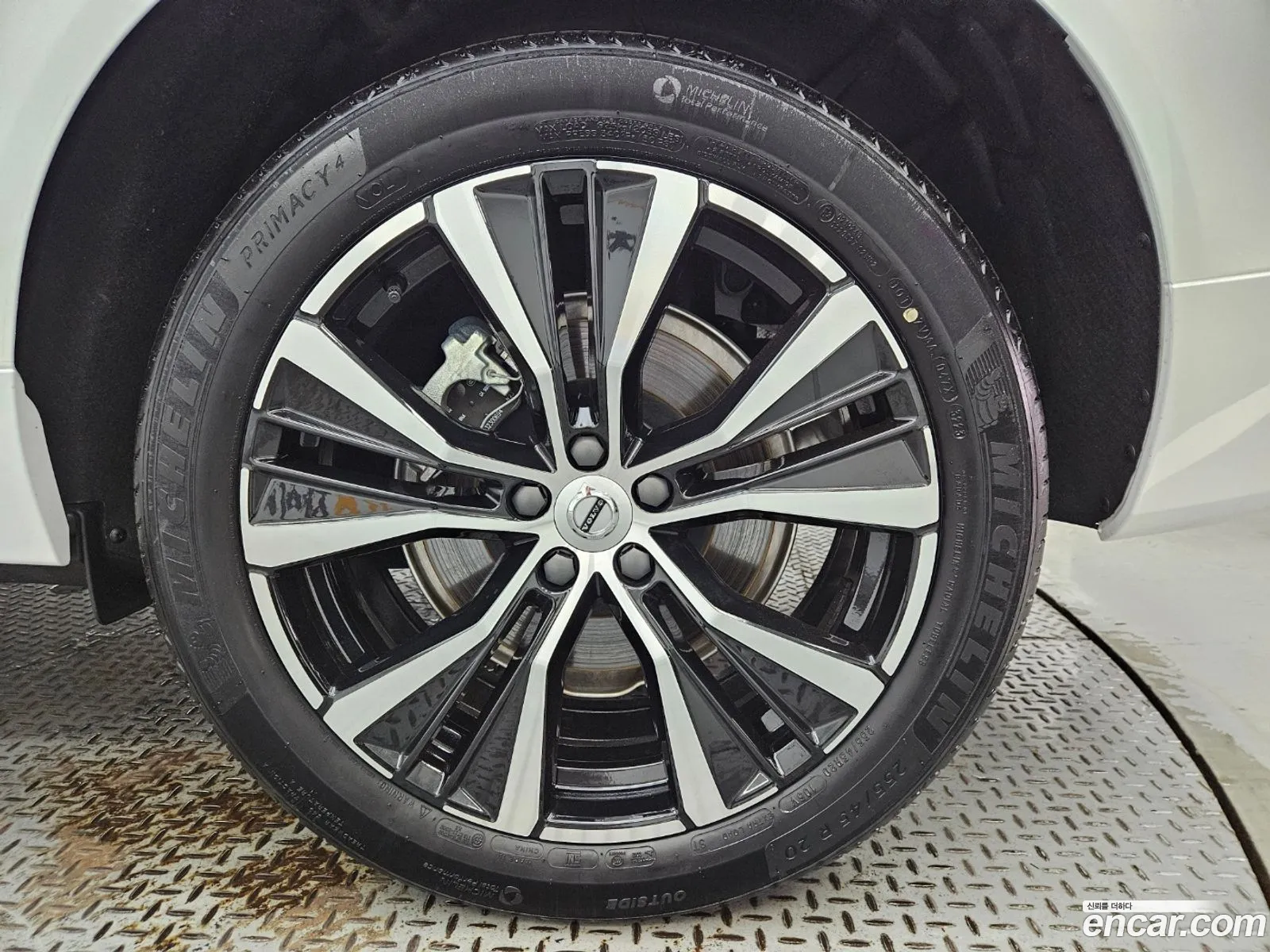 Volvo Xc60 2Nd Generation B6 Ultimate Bright - фотография 6338450