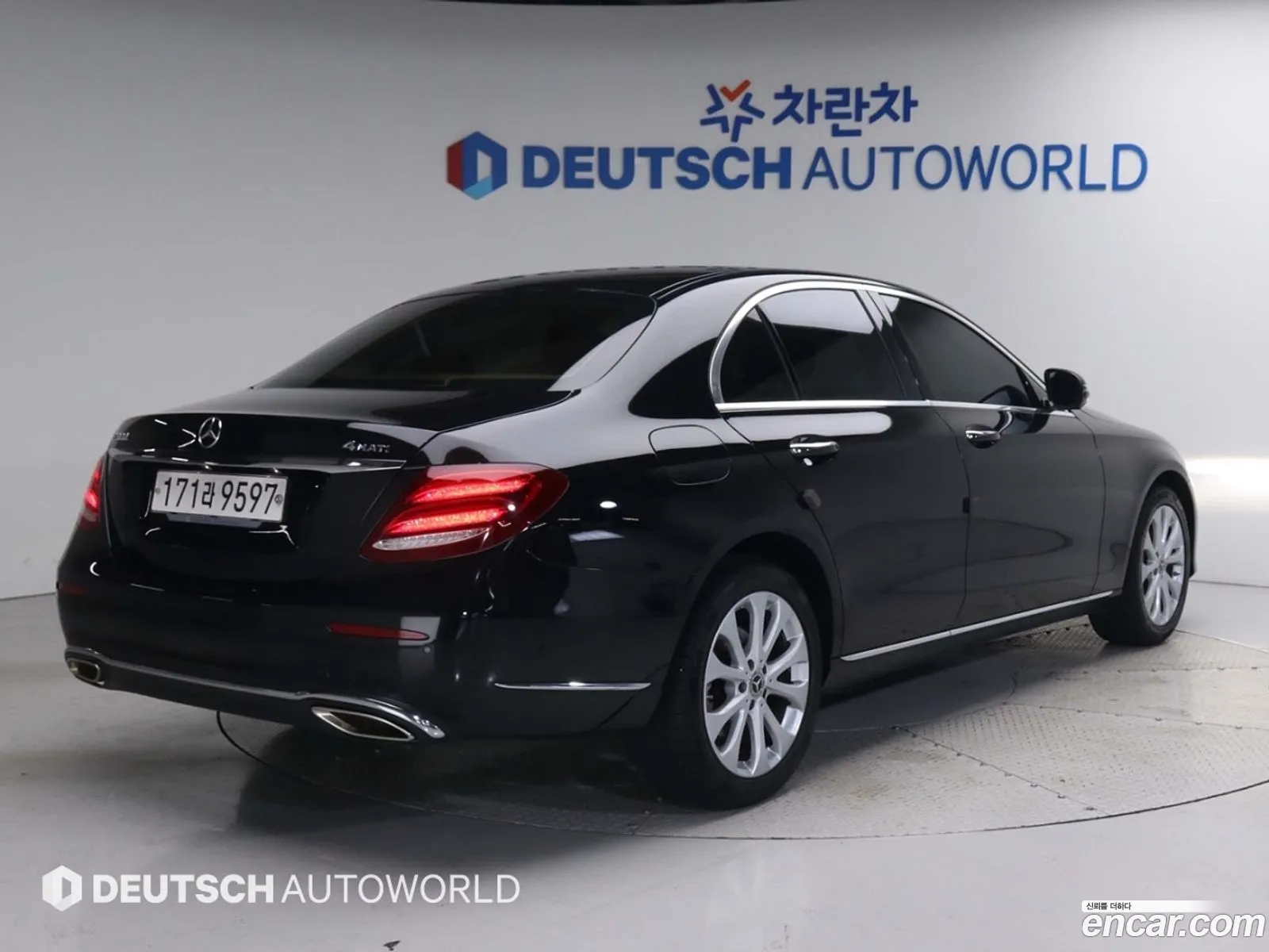 Mercedes E-Class W213 E300 4Matic Exclusive - фотография 19049551
