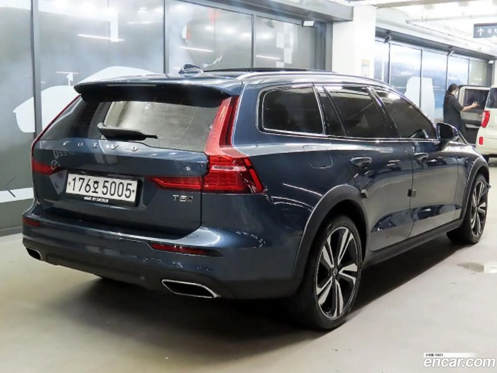 Volvo V60 Cross Country 2Nd Generation T5 Pro Awd - фотография 6338437