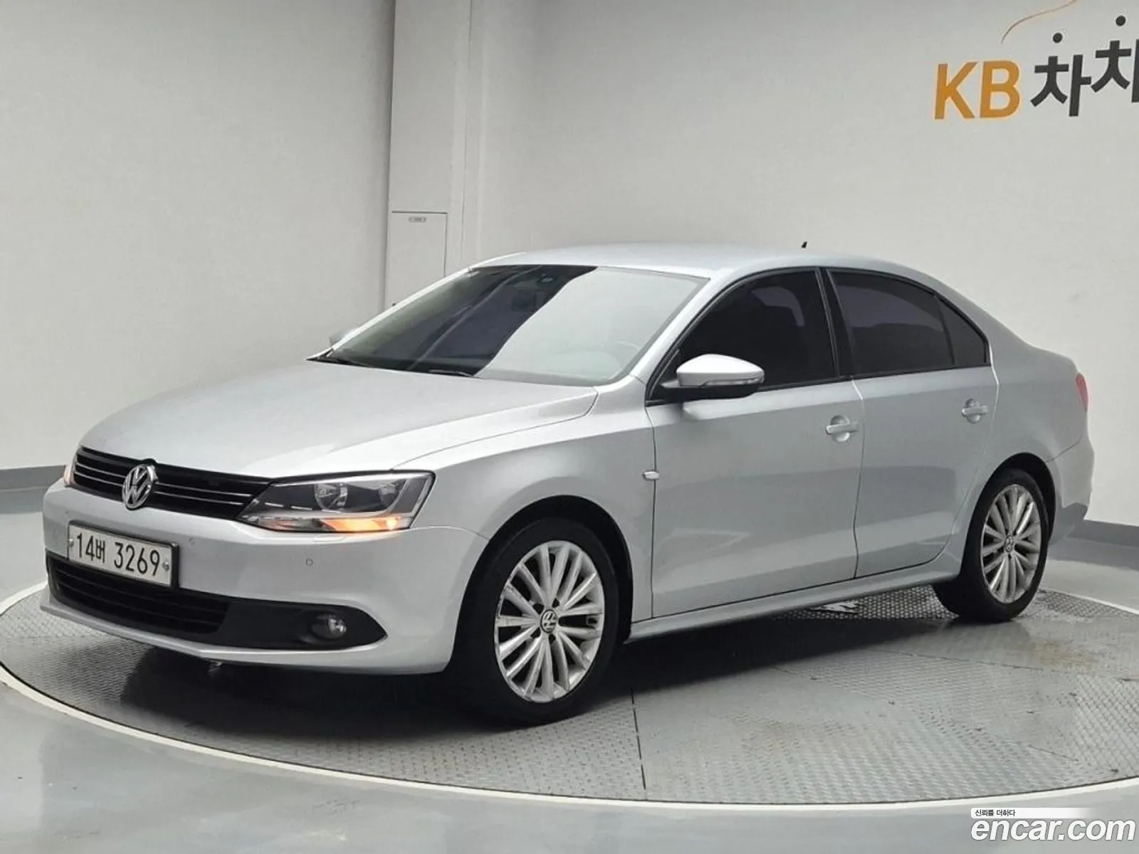 Volkswagen New Jetta 20 Tdi Bluemotion 6Th Generation - фотография 7757577