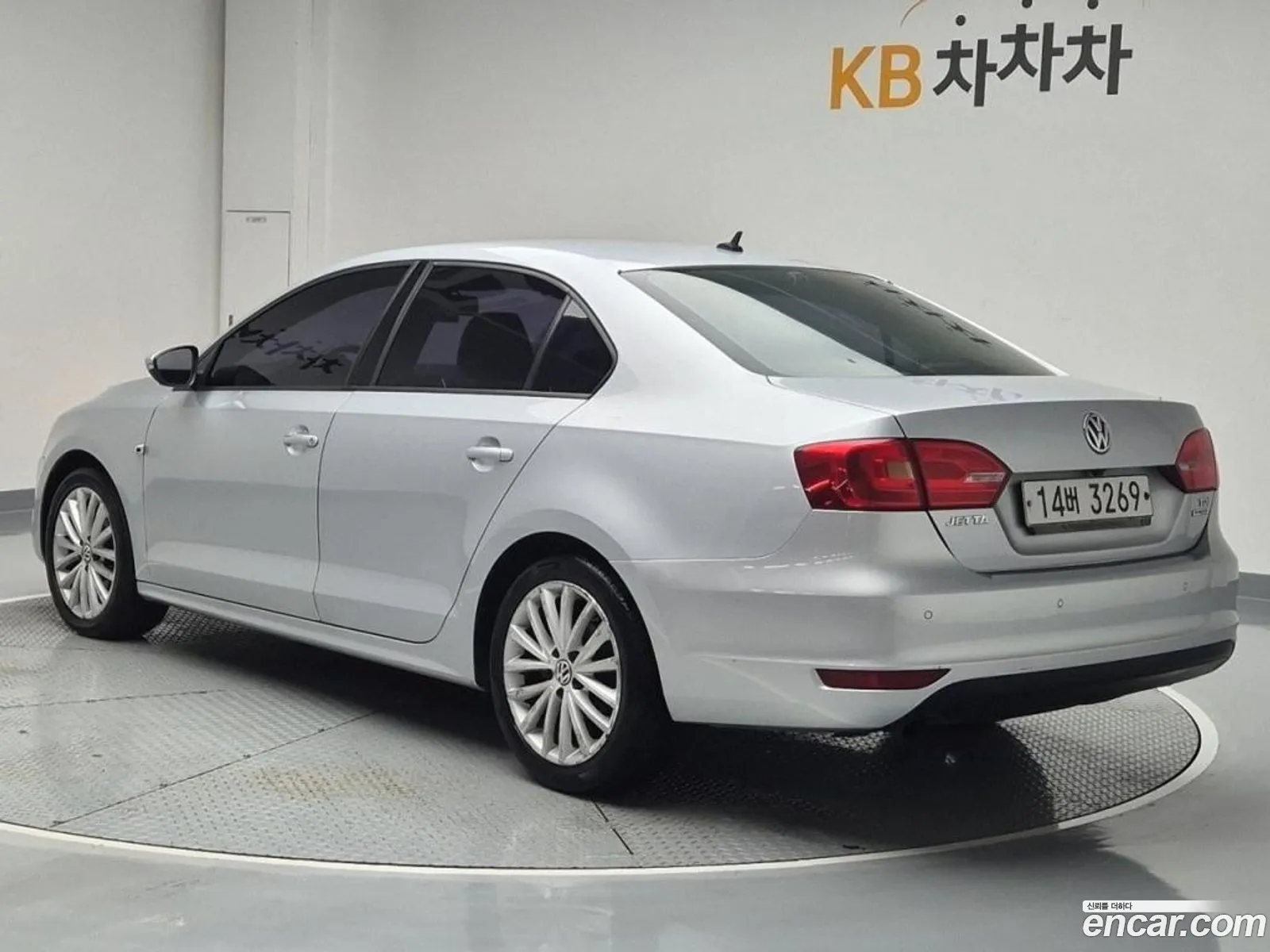 Volkswagen New Jetta 20 Tdi Bluemotion 6Th Generation - фотография 7757579