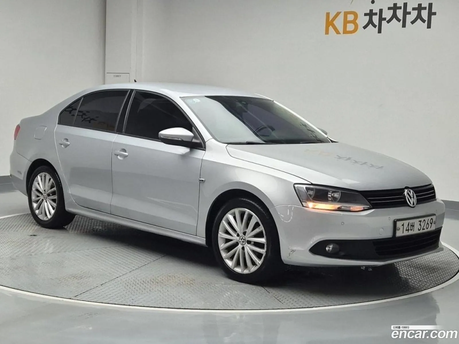 Volkswagen New Jetta 20 Tdi Bluemotion 6Th Generation - фотография 7757580