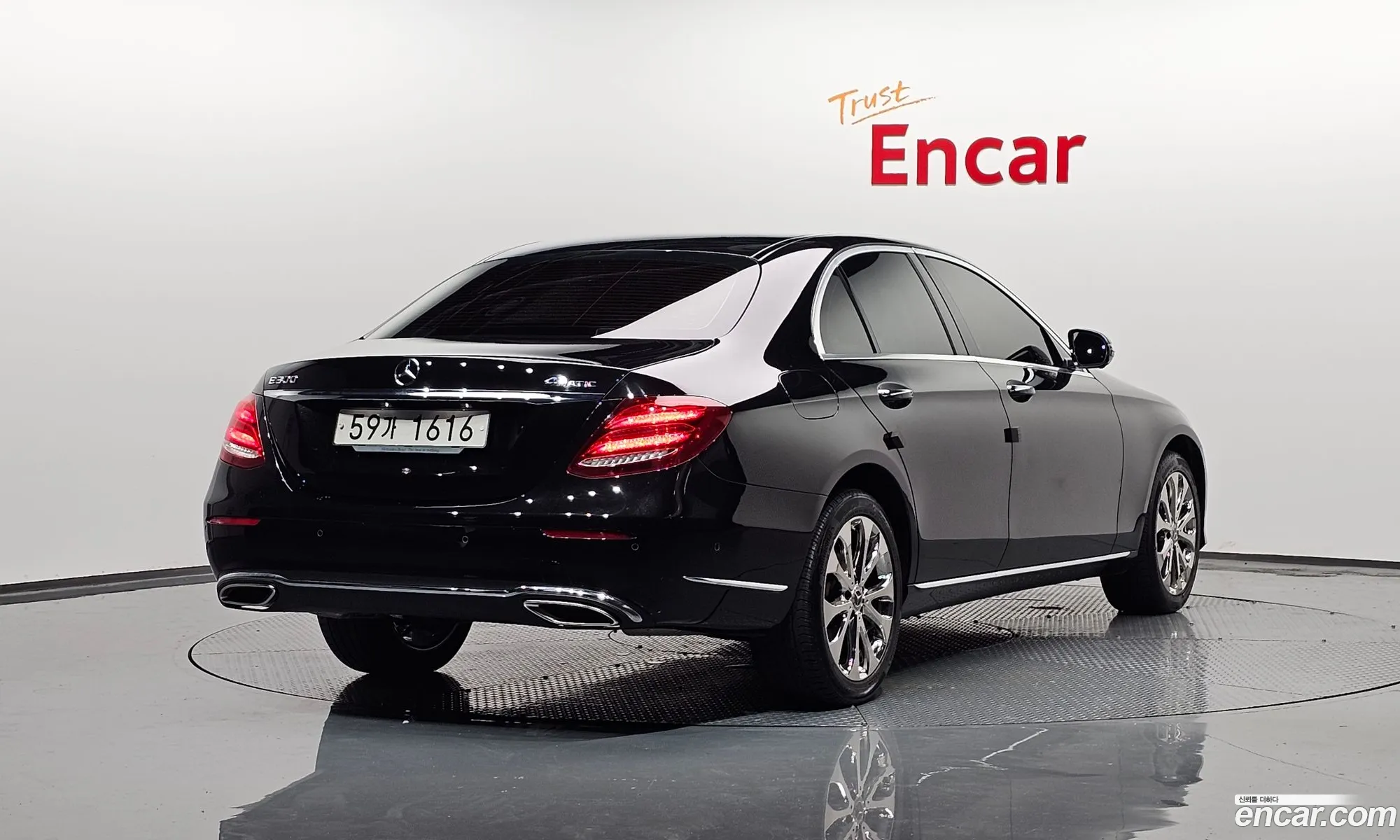 Benz E-Class W213 E300 4Matic Exclusive - фотография 19109805
