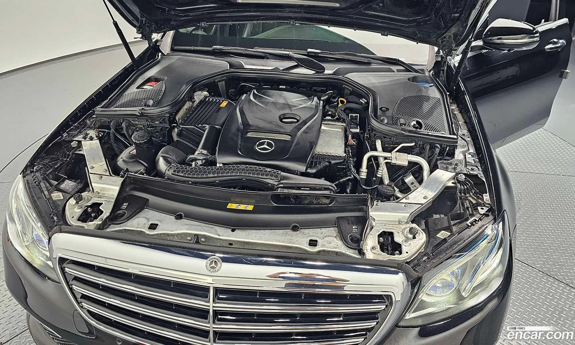 Benz E-Class W213 E300 4Matic Exclusive - фотография 19109809
