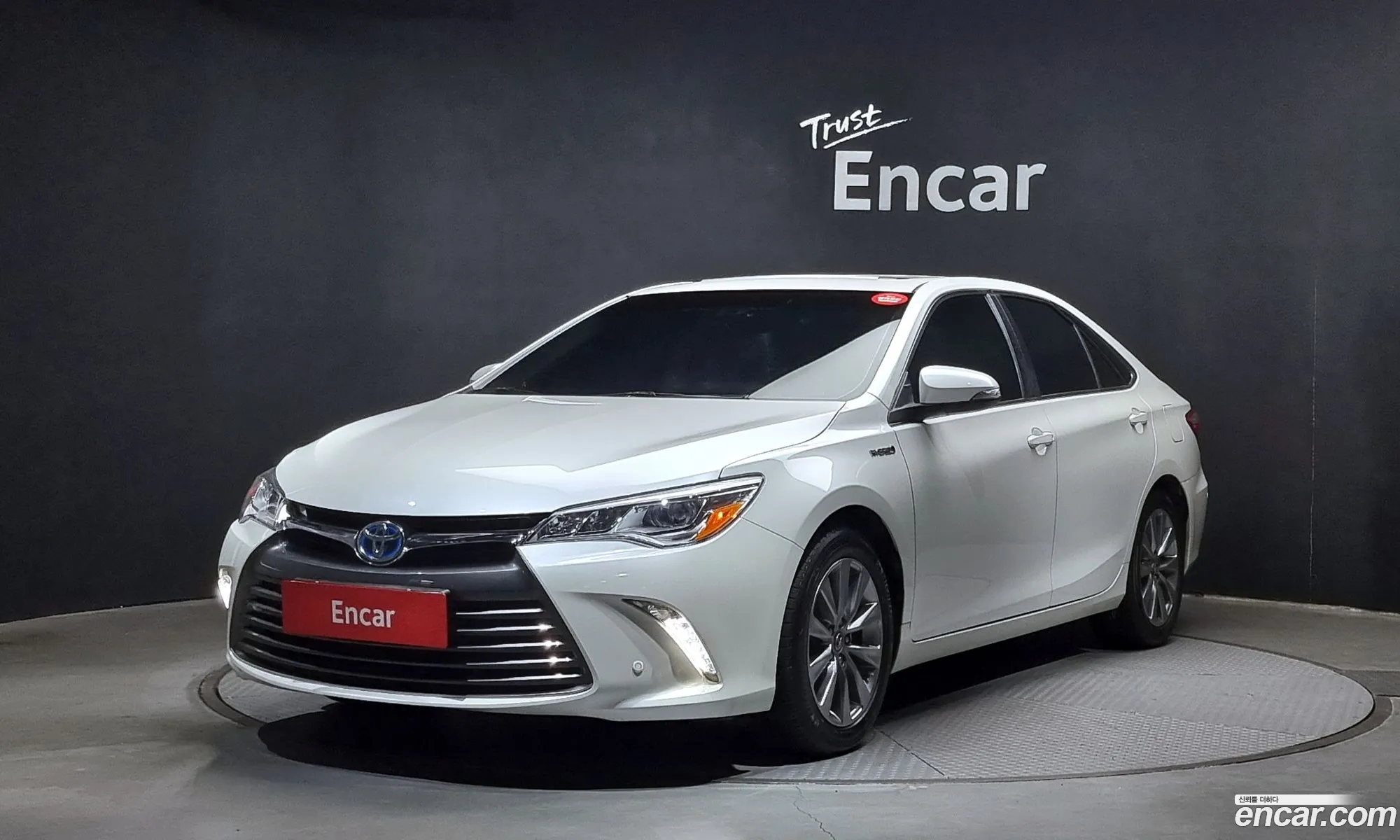 Toyota New Camry Hybrid Xle - фотография 15359130