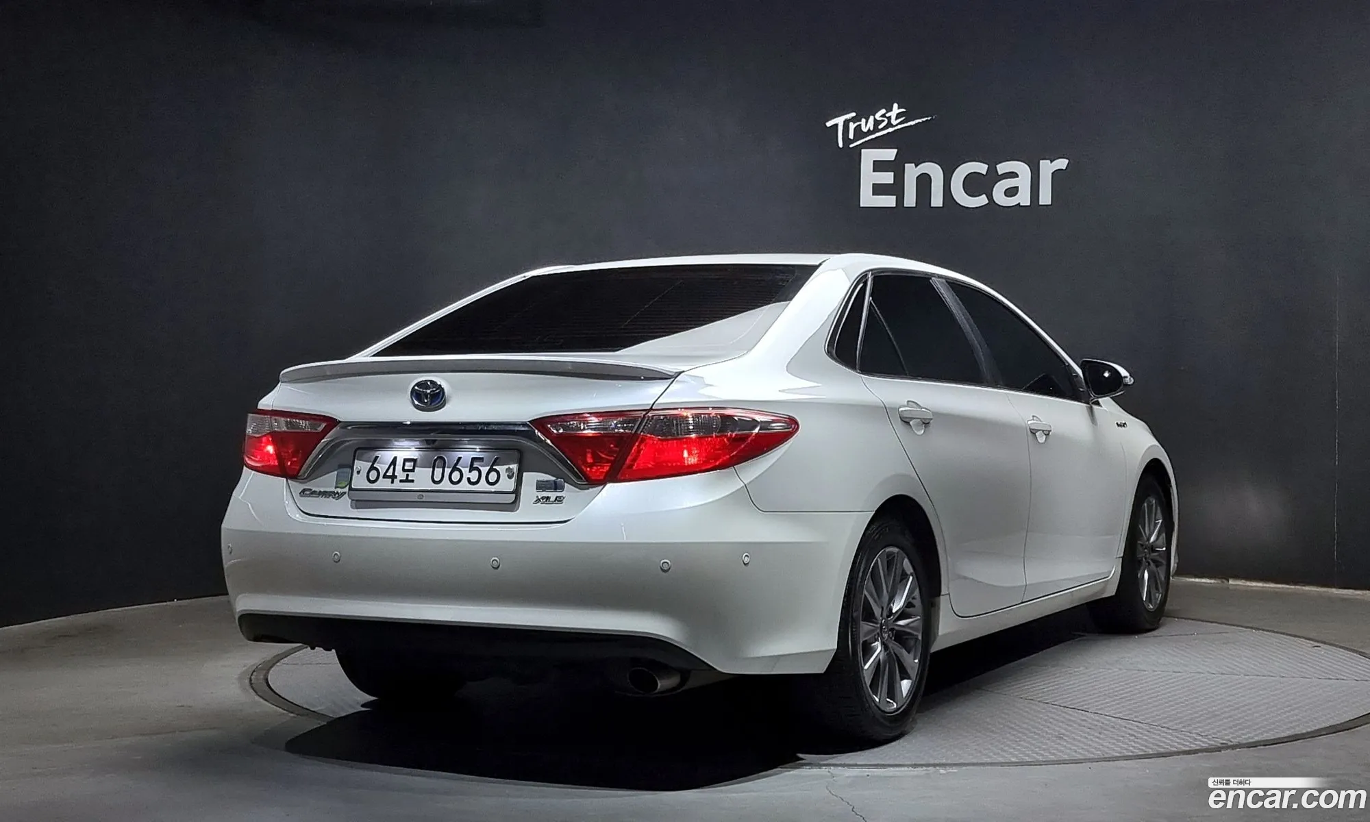 Toyota New Camry Hybrid Xle - фотография 15359131
