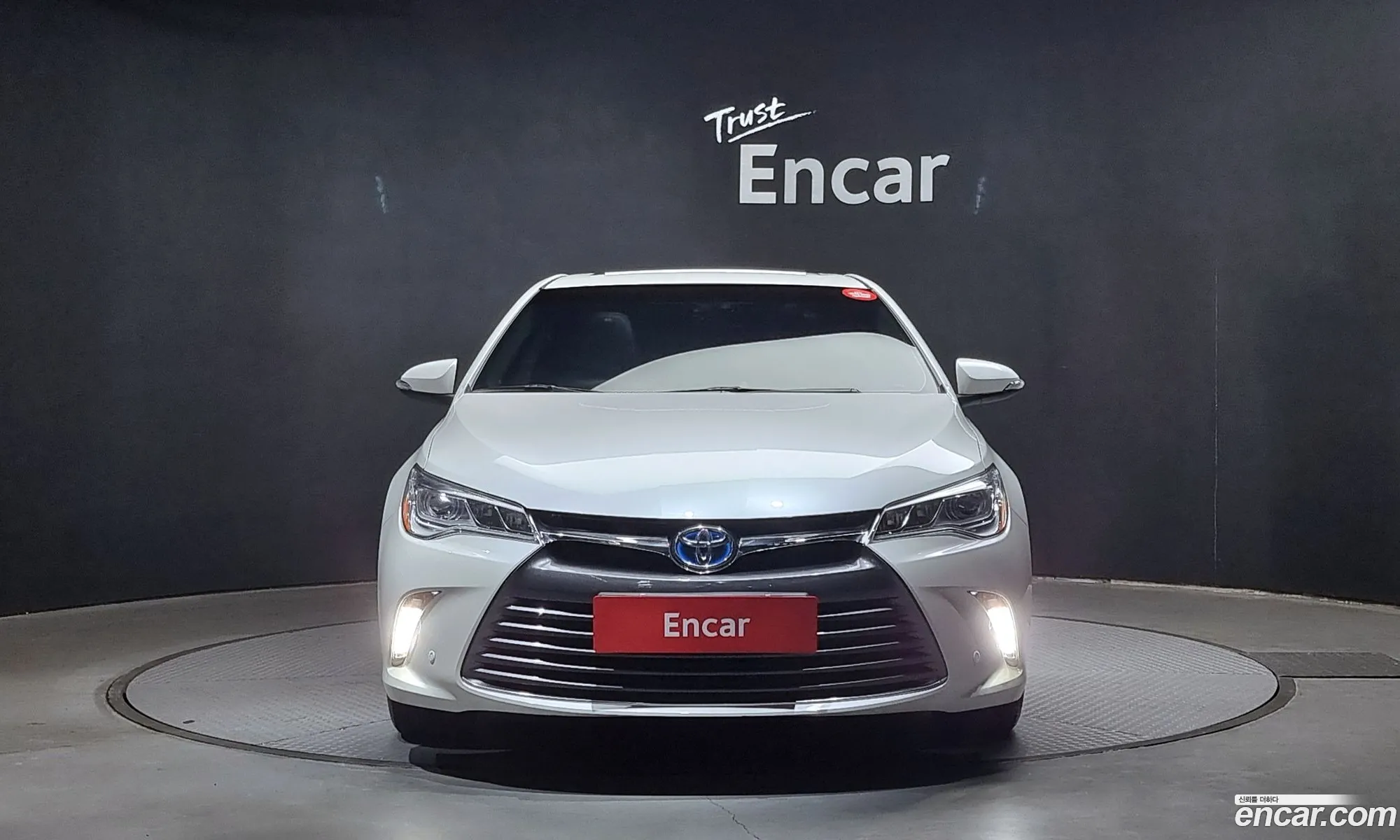 Toyota New Camry Hybrid Xle - фотография 15359132