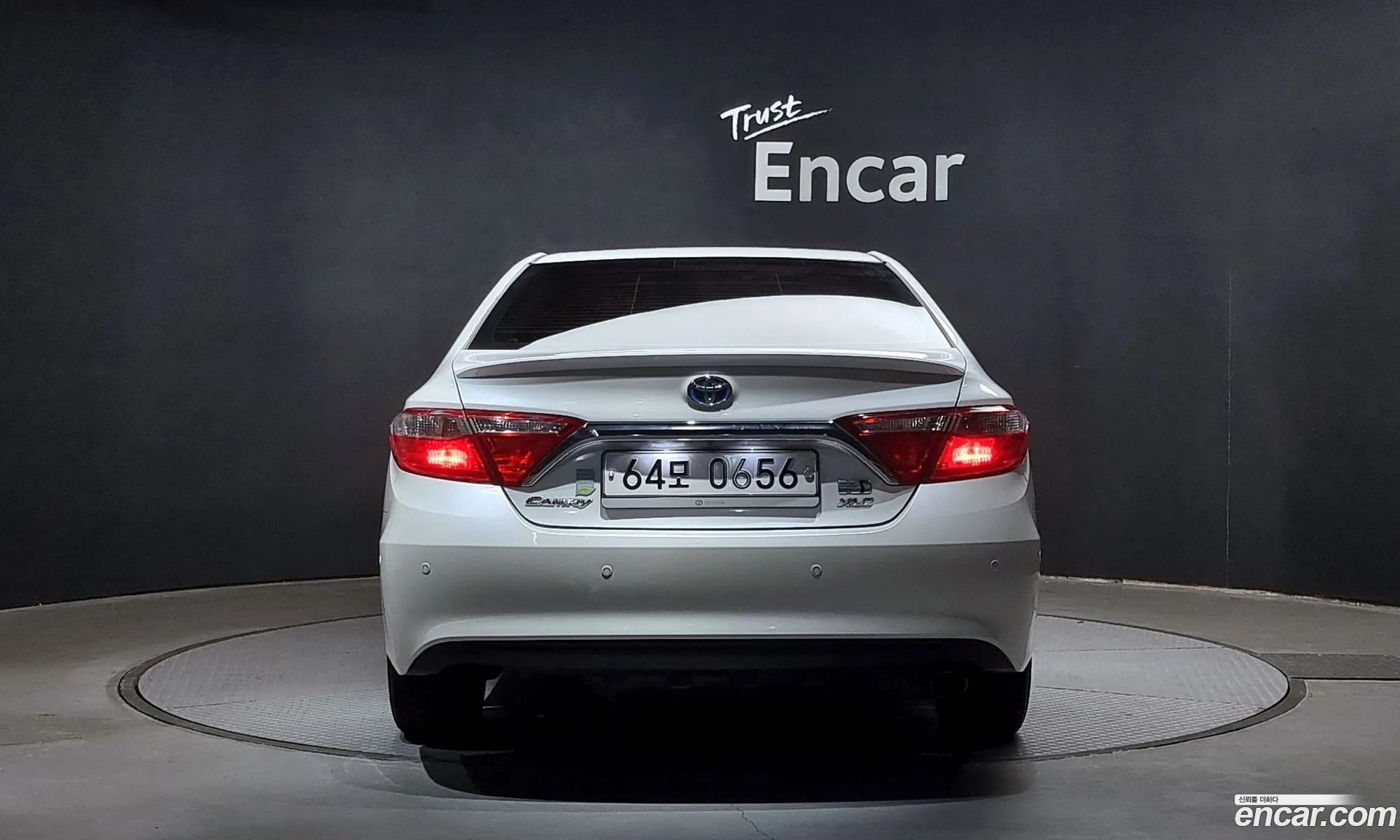 Toyota New Camry Hybrid Xle - фотография 15359133