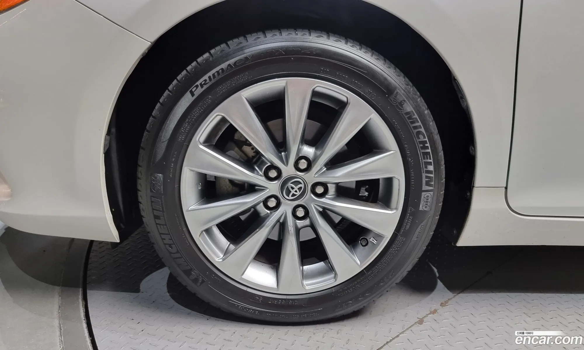 Toyota New Camry Hybrid Xle - фотография 15359134