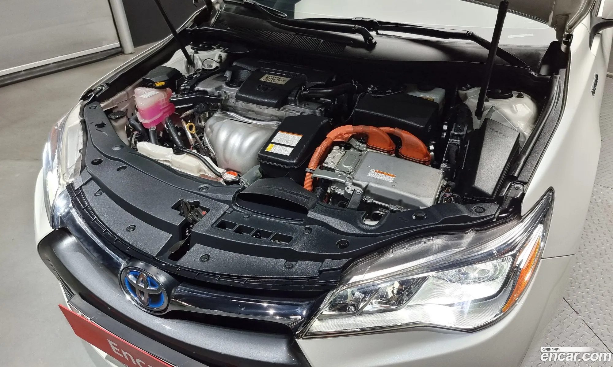 Toyota New Camry Hybrid Xle - фотография 15359135