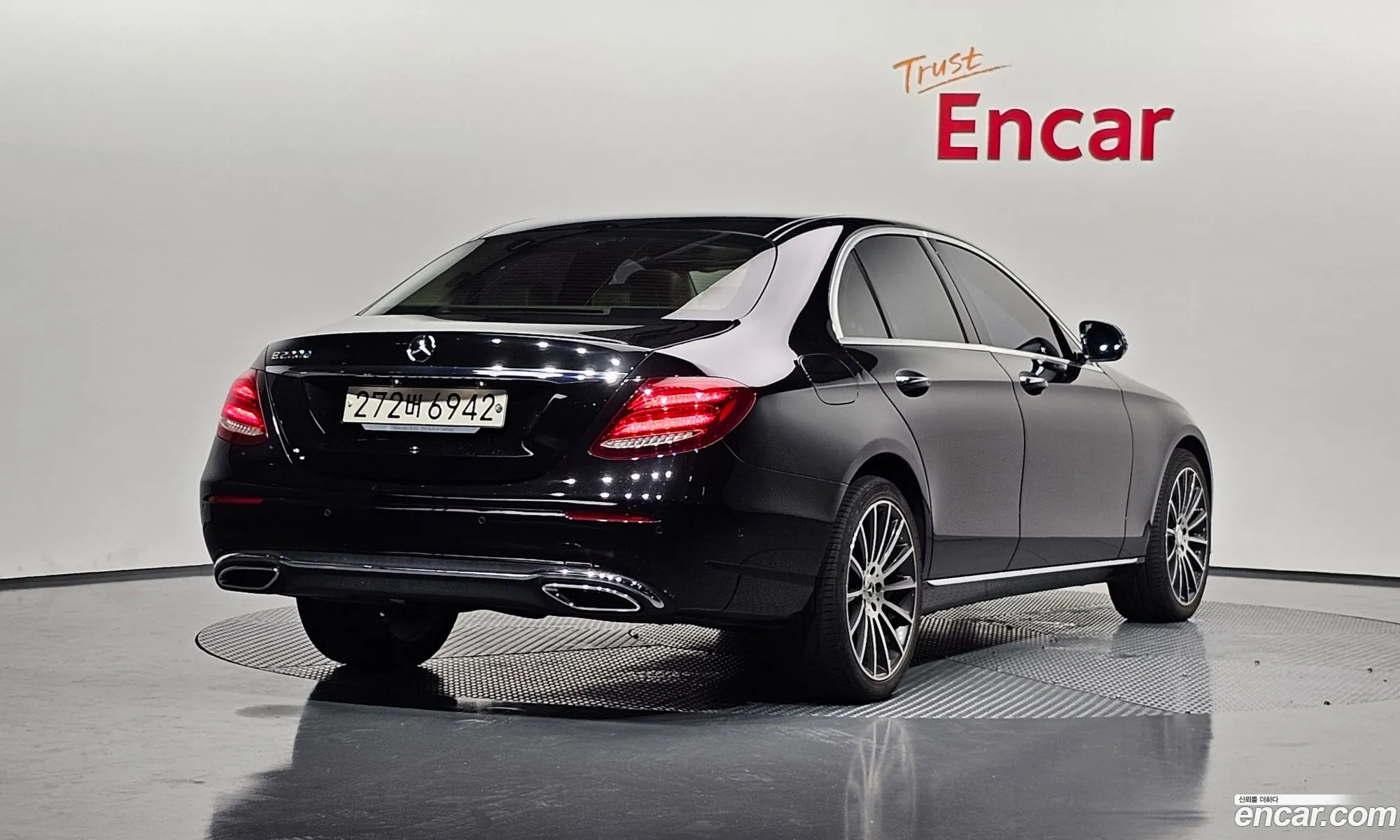 Benz E-Class W213 E220D Avantgarde - фотография 19130935