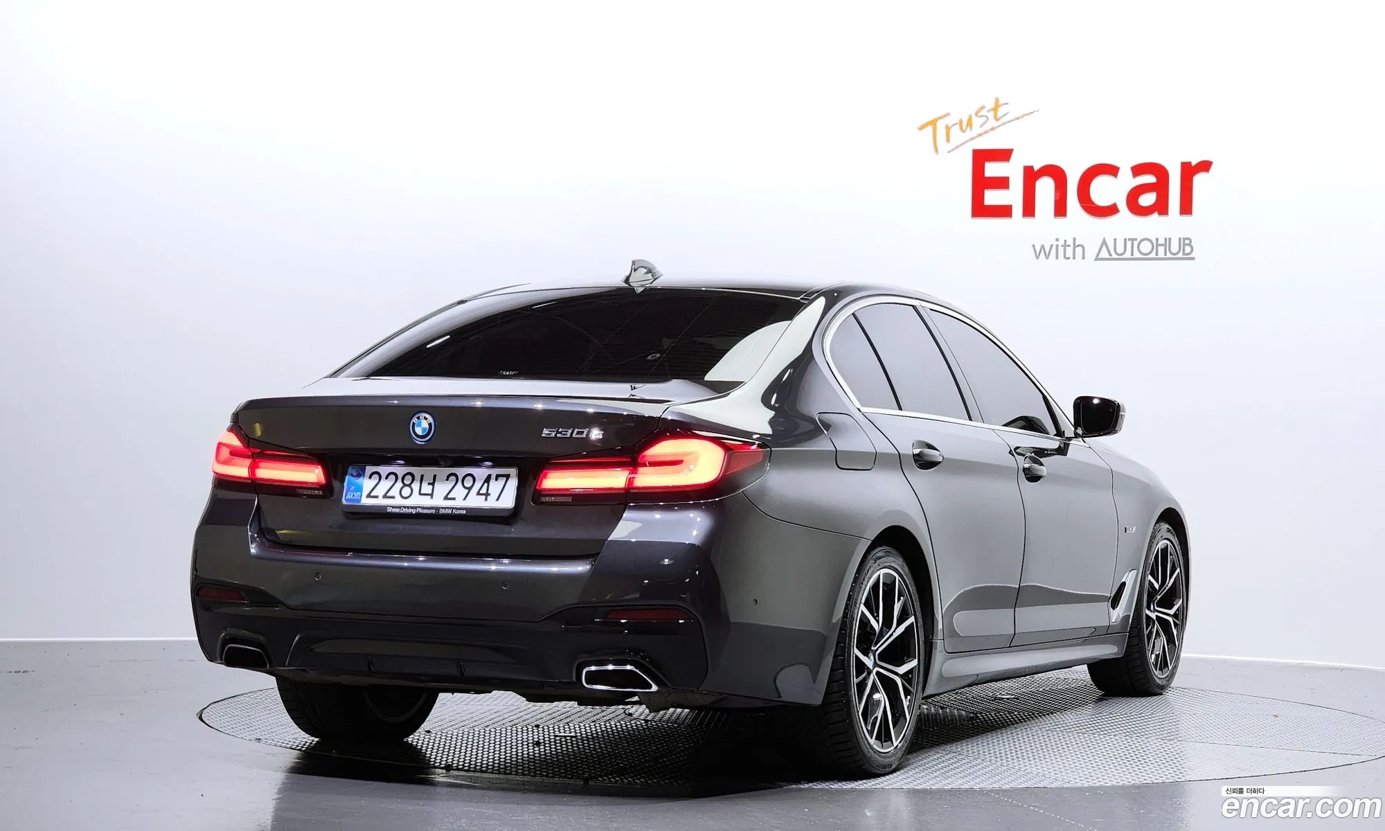 BMW 5 Series G30 530E M Sports - фотография 7035832