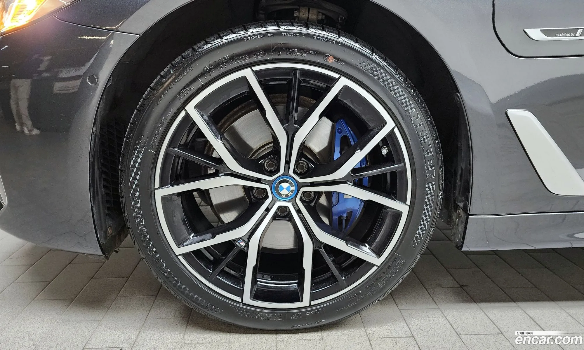 BMW 5 Series G30 530E M Sports - фотография 7035835