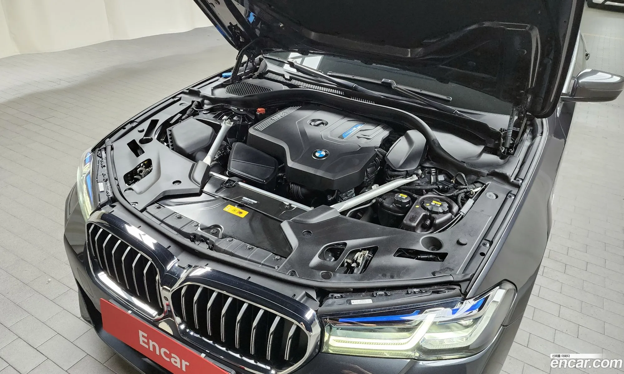 BMW 5 Series G30 530E M Sports - фотография 7035836