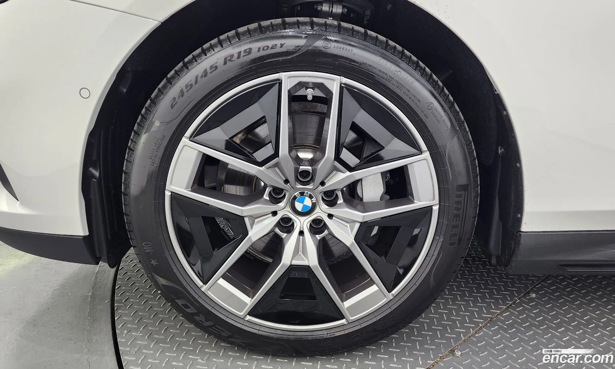 BMW 5 Series G60 530I xDrive - фотография 12325151