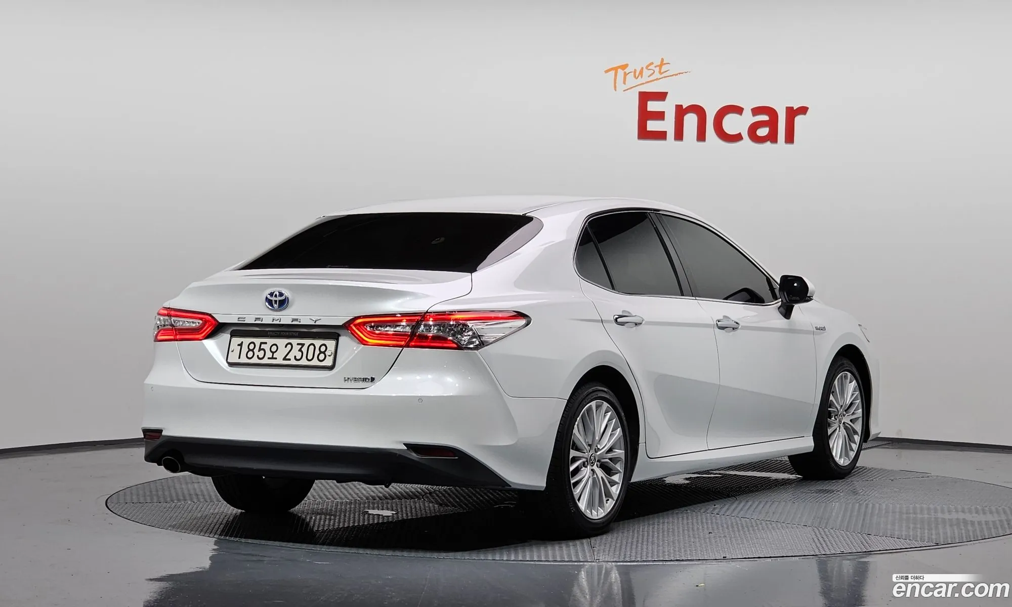 Toyota Camry Xv70 25 Xle Hybrid - фотография 15359091