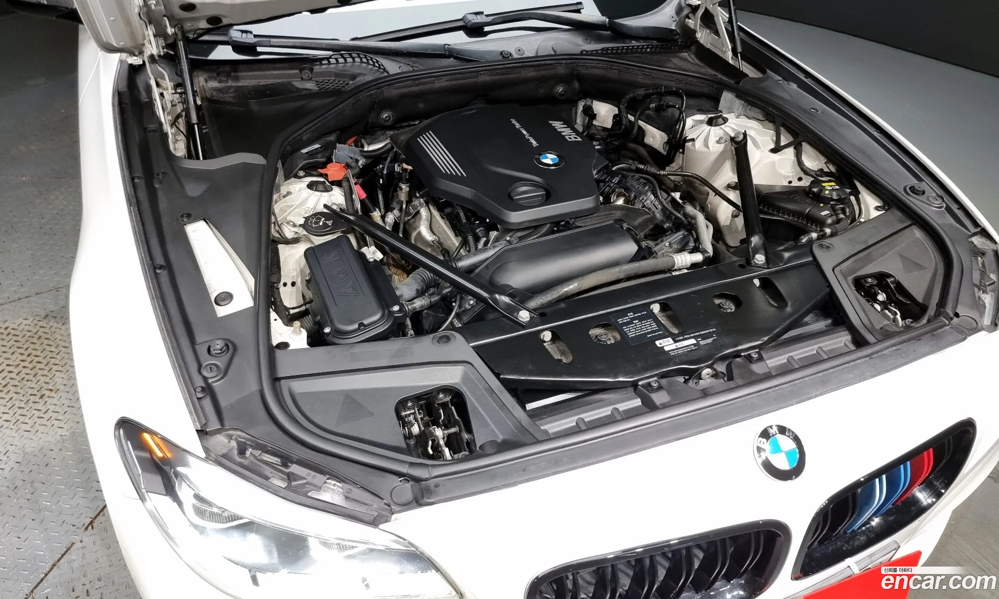 BMW 5 Series F10 520D xDrive M Aerodynamics - фотография 7446189