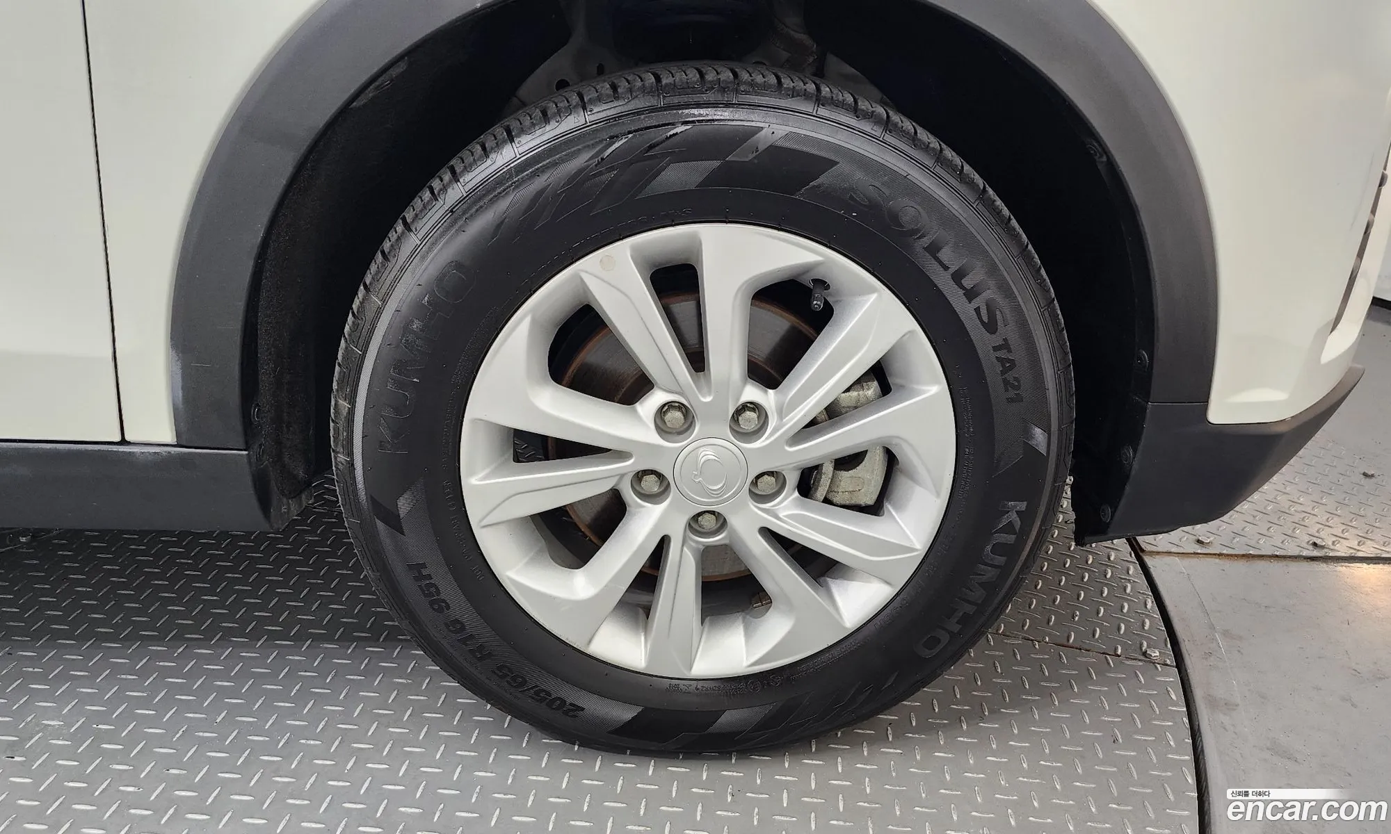 Kg Mobility Ssangyong Very New Tivoli Diesel 16 2Wd V1 - фотография 8494268