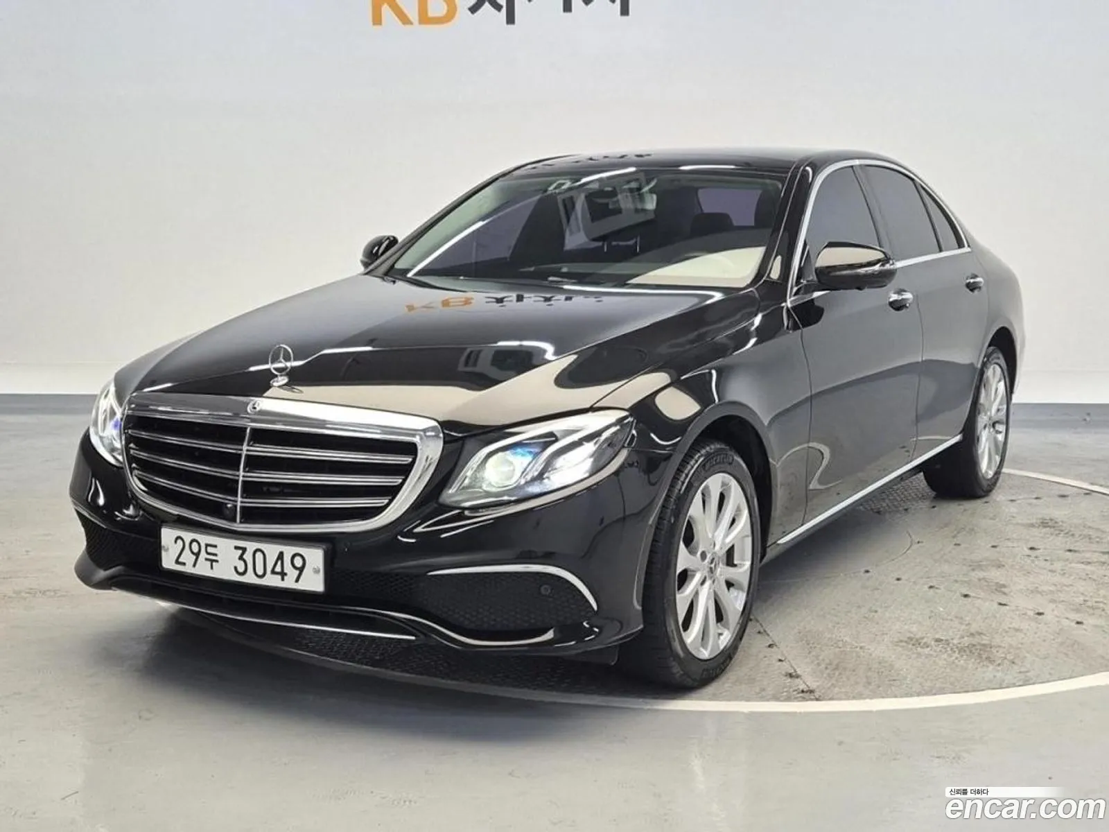 Benz E-Class W213 E300 4Matic Exclusive - фотография 19221464