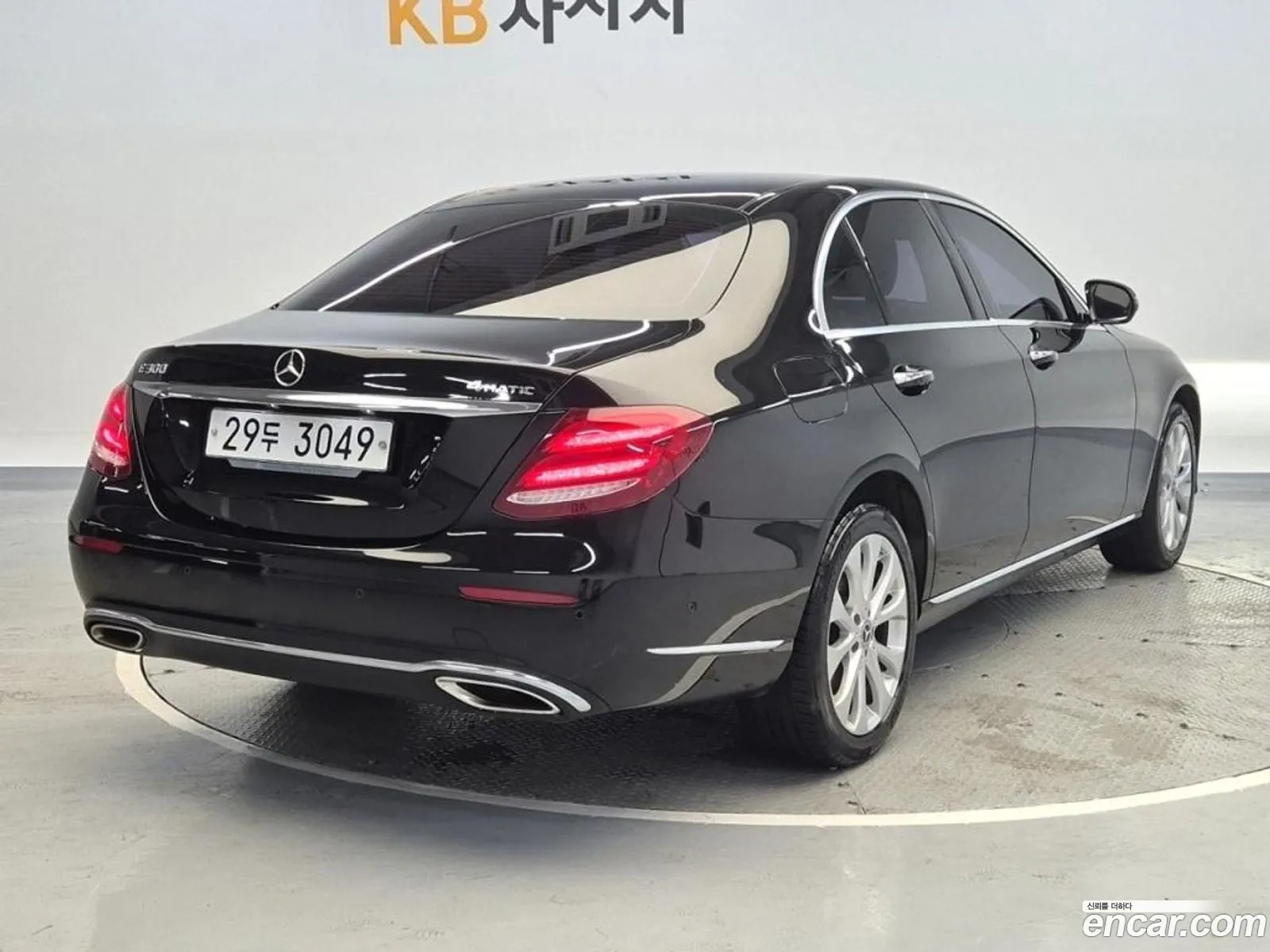 Benz E-Class W213 E300 4Matic Exclusive - фотография 19221466