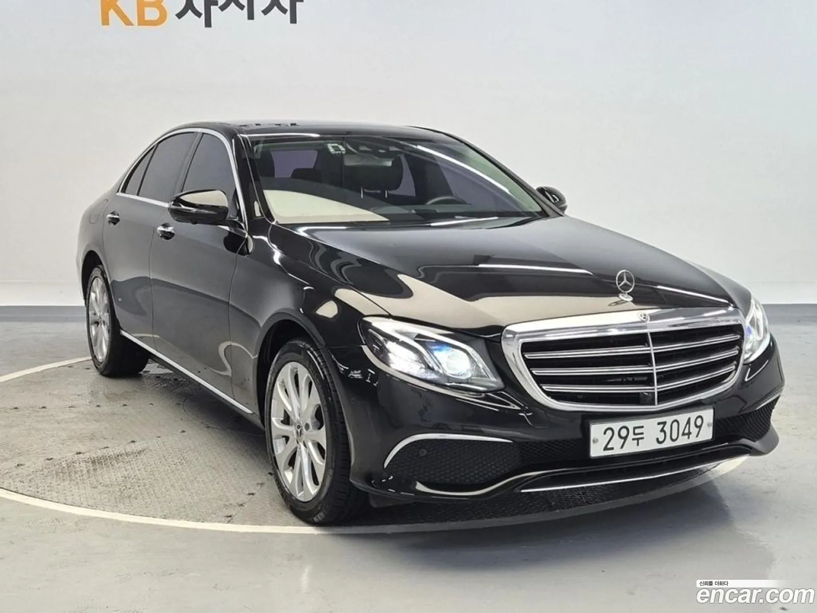 Benz E-Class W213 E300 4Matic Exclusive - фотография 19221467