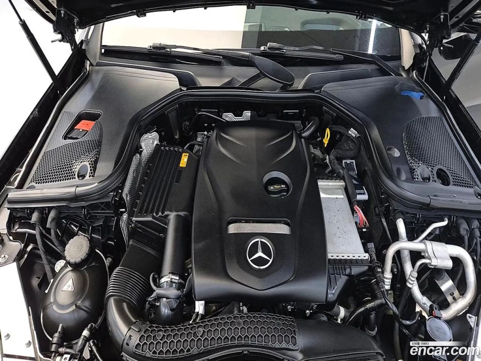 Benz E-Class W213 E300 4Matic Exclusive - фотография 19221468