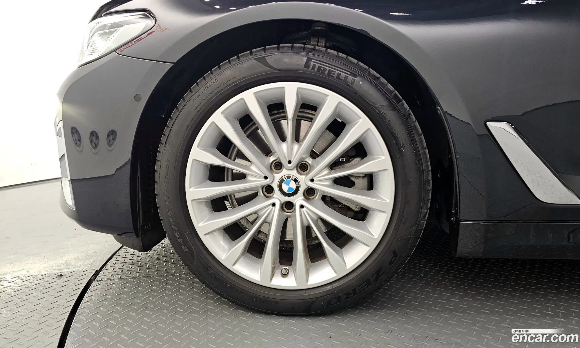 BMW 5 Series G30 520I Luxury - фотография 6520125