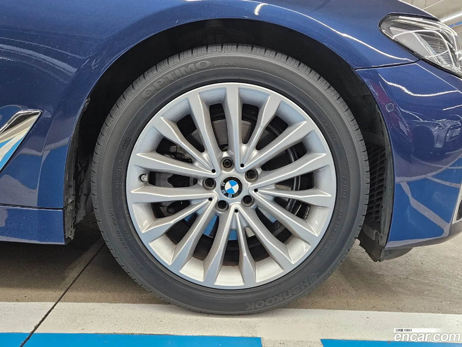 BMW 5 Series G30 520I Luxury - фотография 18251883