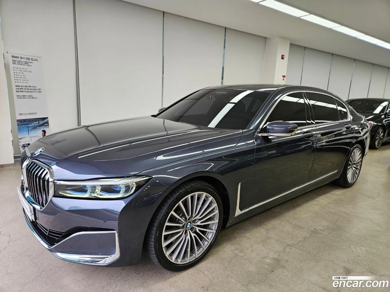 BMW 7 Series G11 740Li xDrive Design Pure Excellence - фотография 4872600