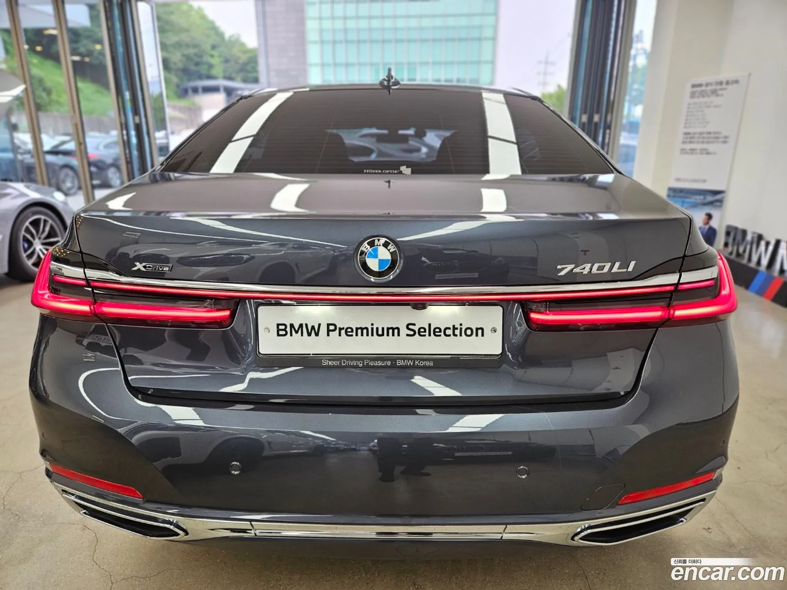 BMW 7 Series G11 740Li xDrive Design Pure Excellence - фотография 4872603