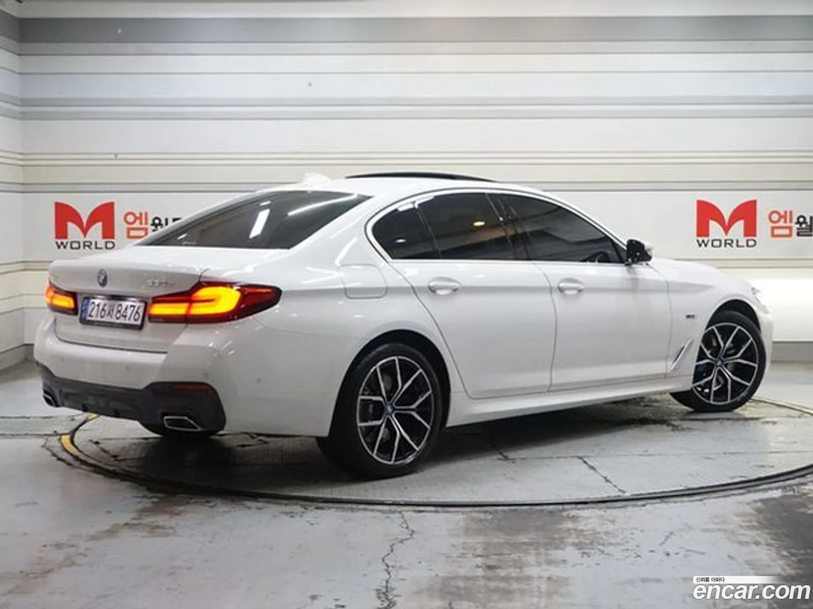 BMW 5 Series G30 530E M Sports - фотография 6795149