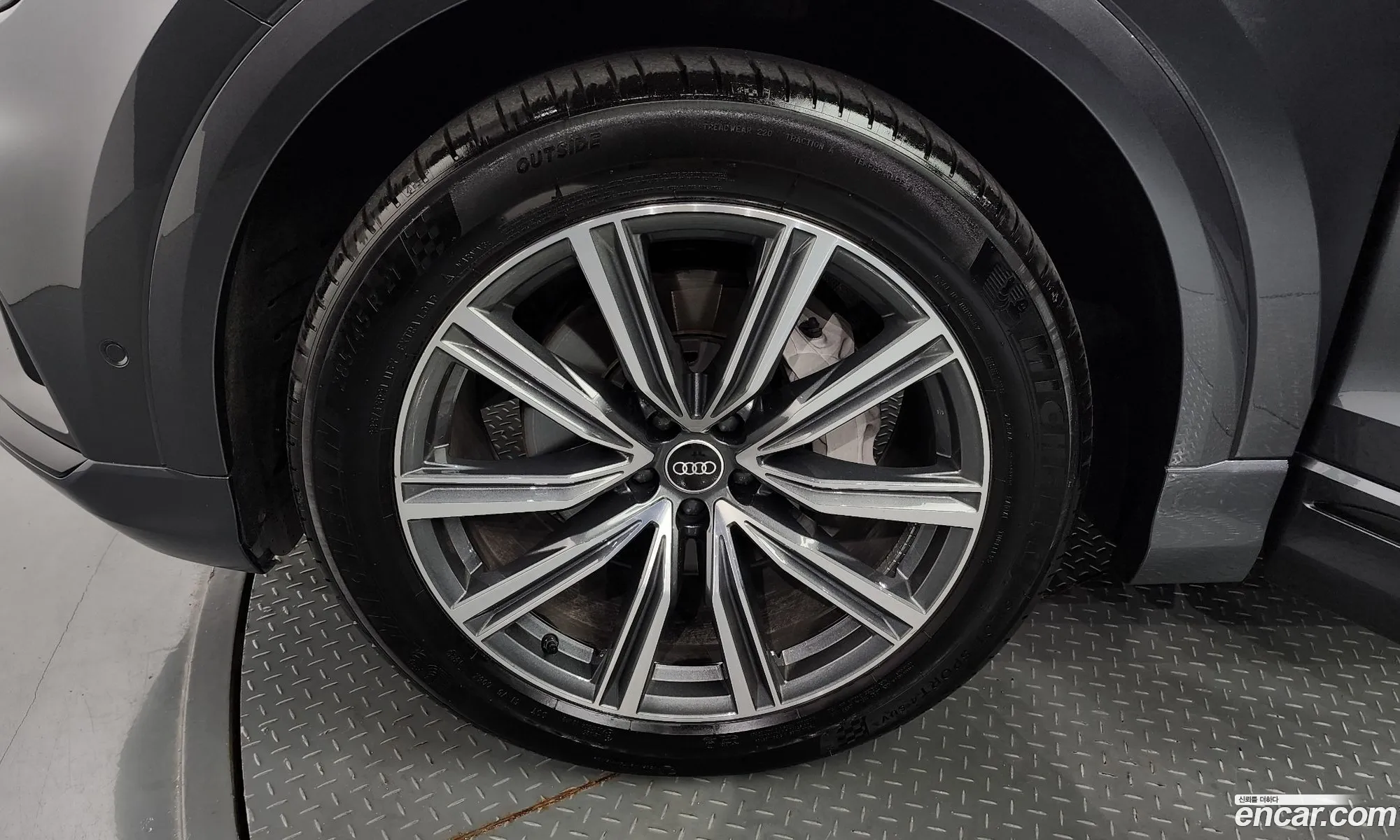 Audi Q8 4M 55 Tfsi Quattro Premium - фотография 202653