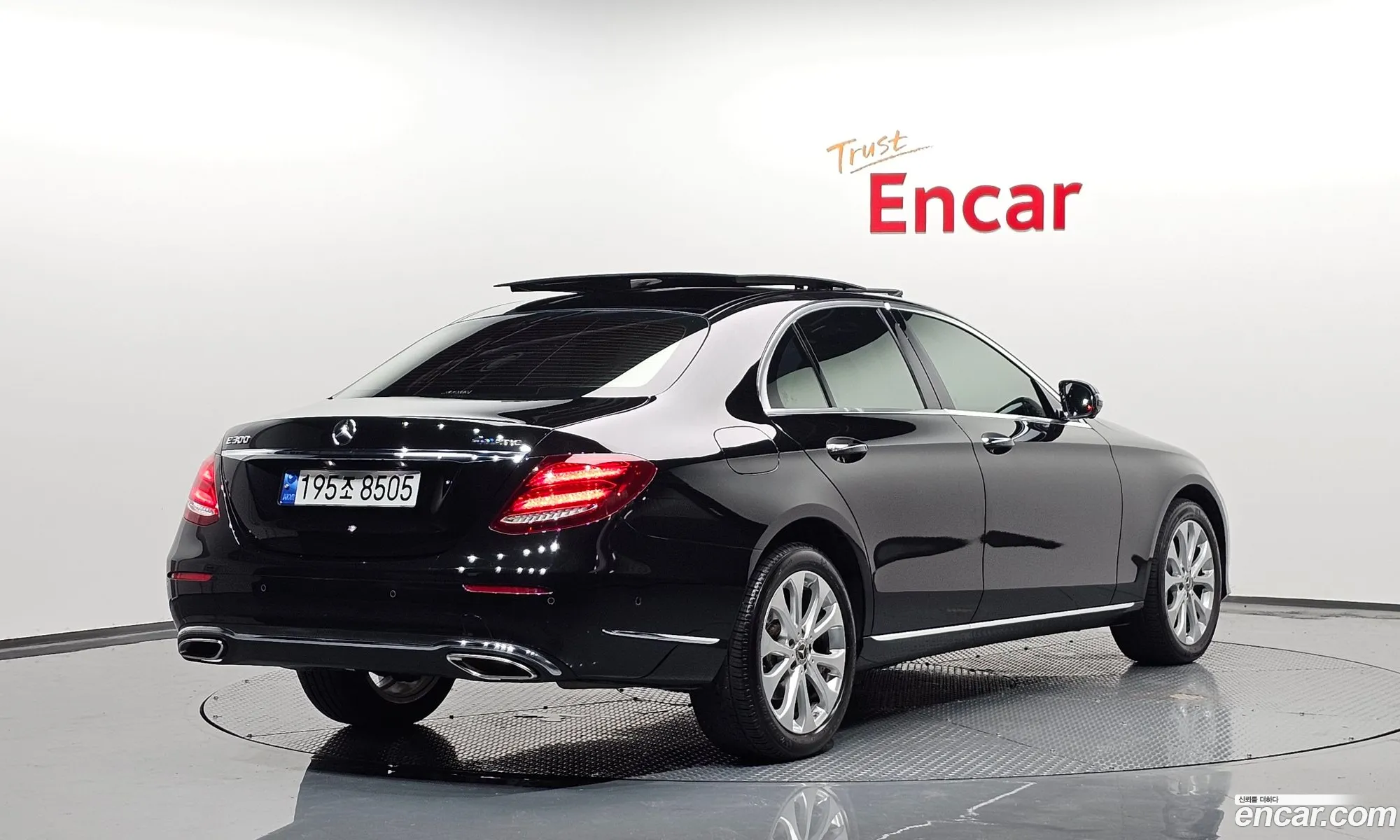 Mercedes E-Class W213 E300 4Matic Exclusive - фотография 19074937