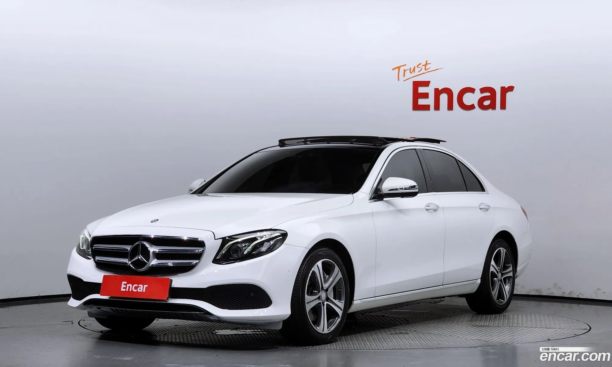 Mercedes E-Class W213 E300 4Matic Avant Garde - фотография 19082024