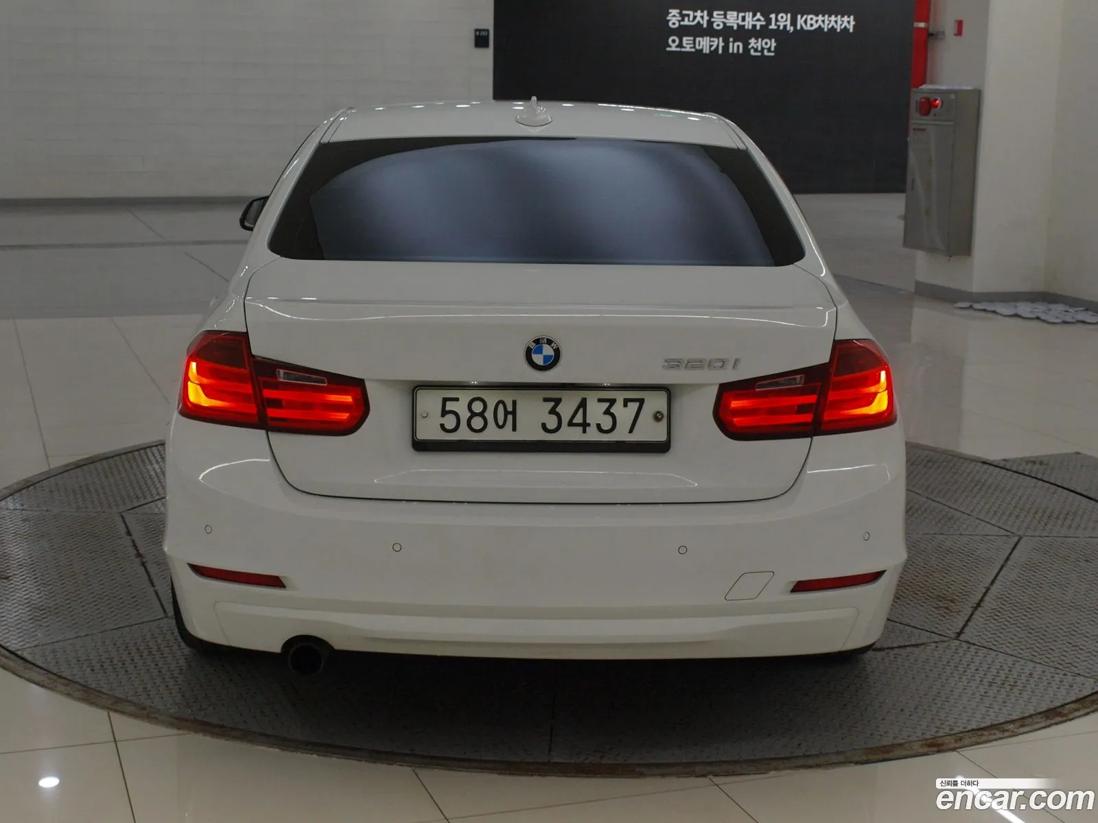 BMW 3 Series F30 320I - фотография 17843888