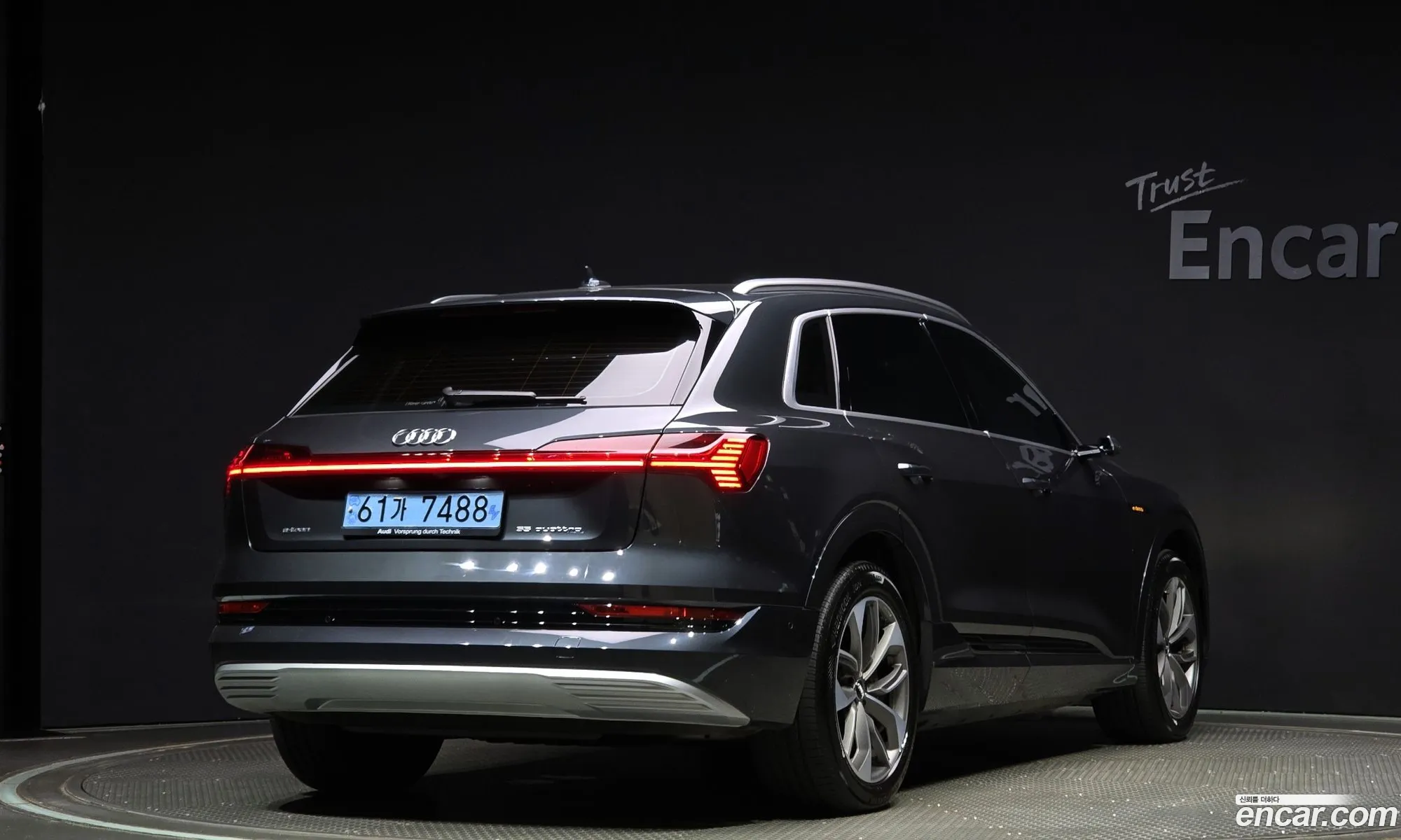 Audi E-Tron 55 Quattro - фотография 1388286