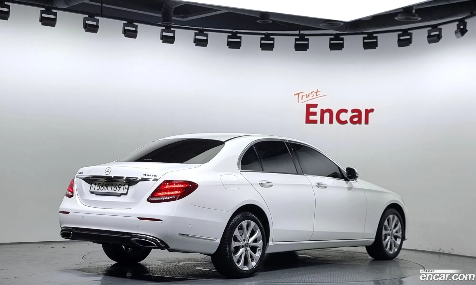 Mercedes E-Class W213 E300 4Matic Exclusive - фотография 19109769