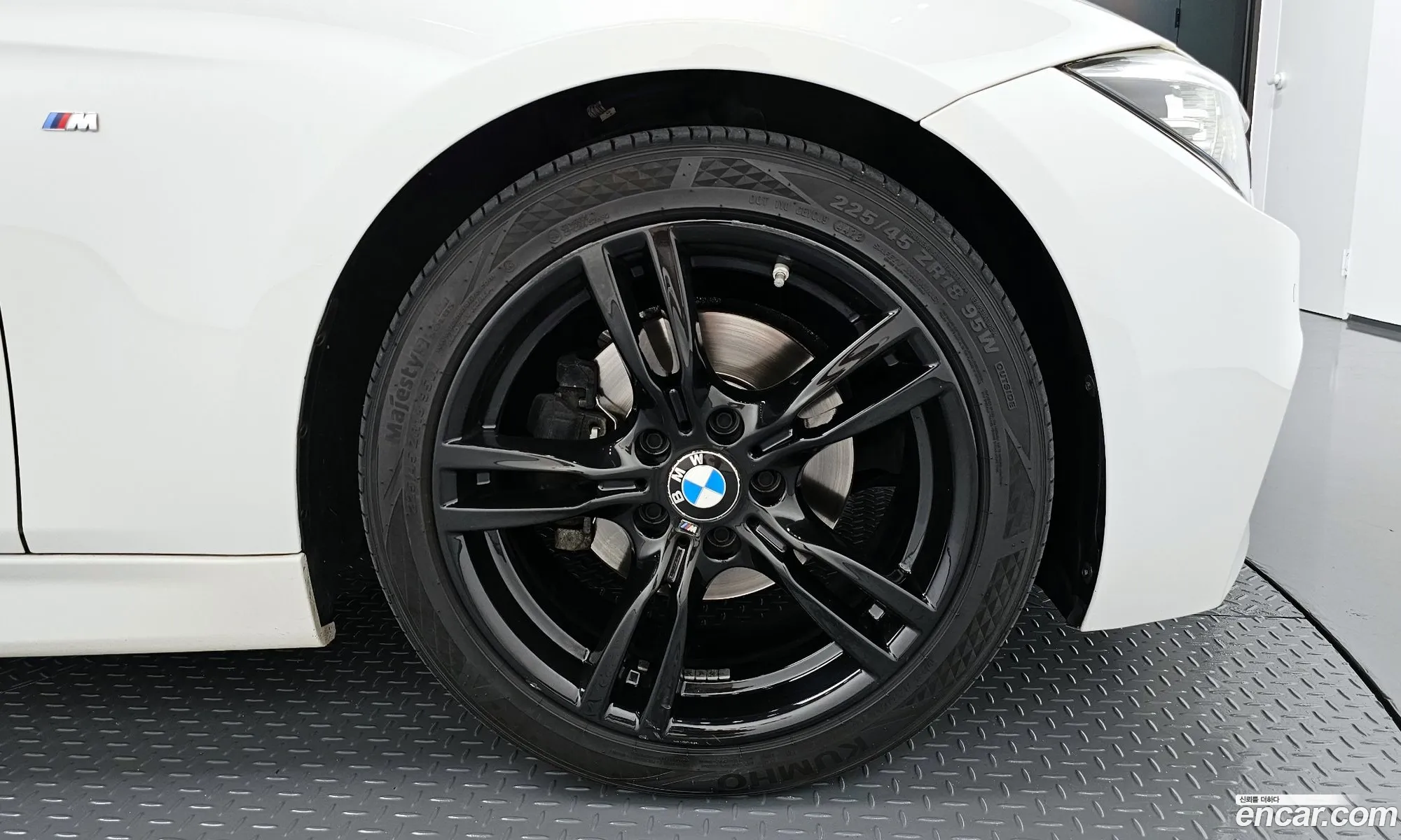 BMW 3 Series F30 330I M Sports Shadow - фотография 7435155