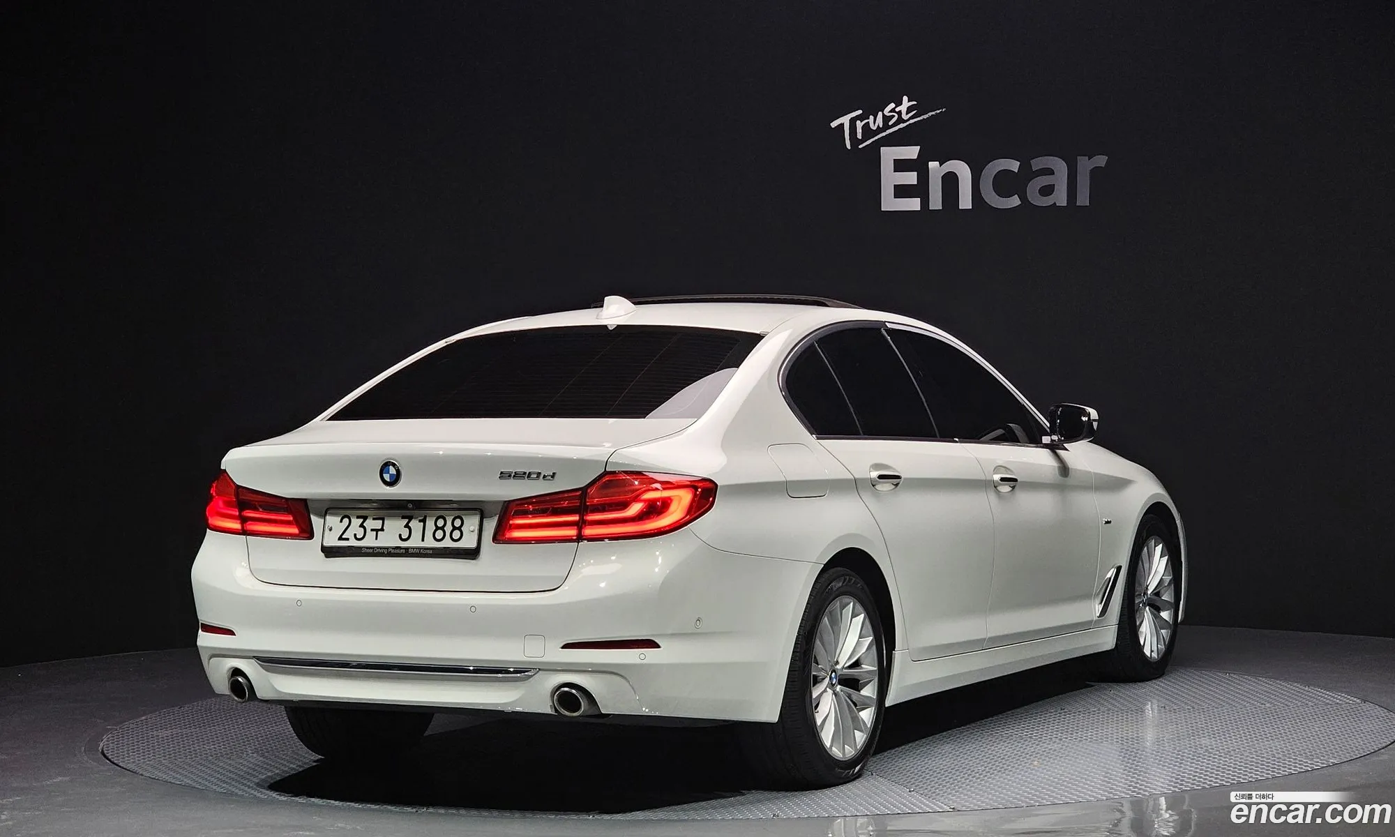 BMW 5 Series G30 520D Luxury Special Edition - фотография 18135003