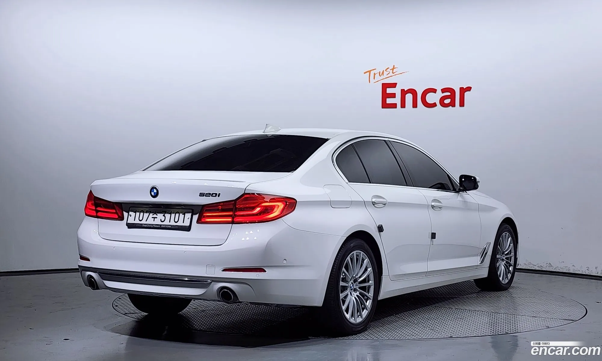BMW 5 Series G30 520I Luxury - фотография 6885897